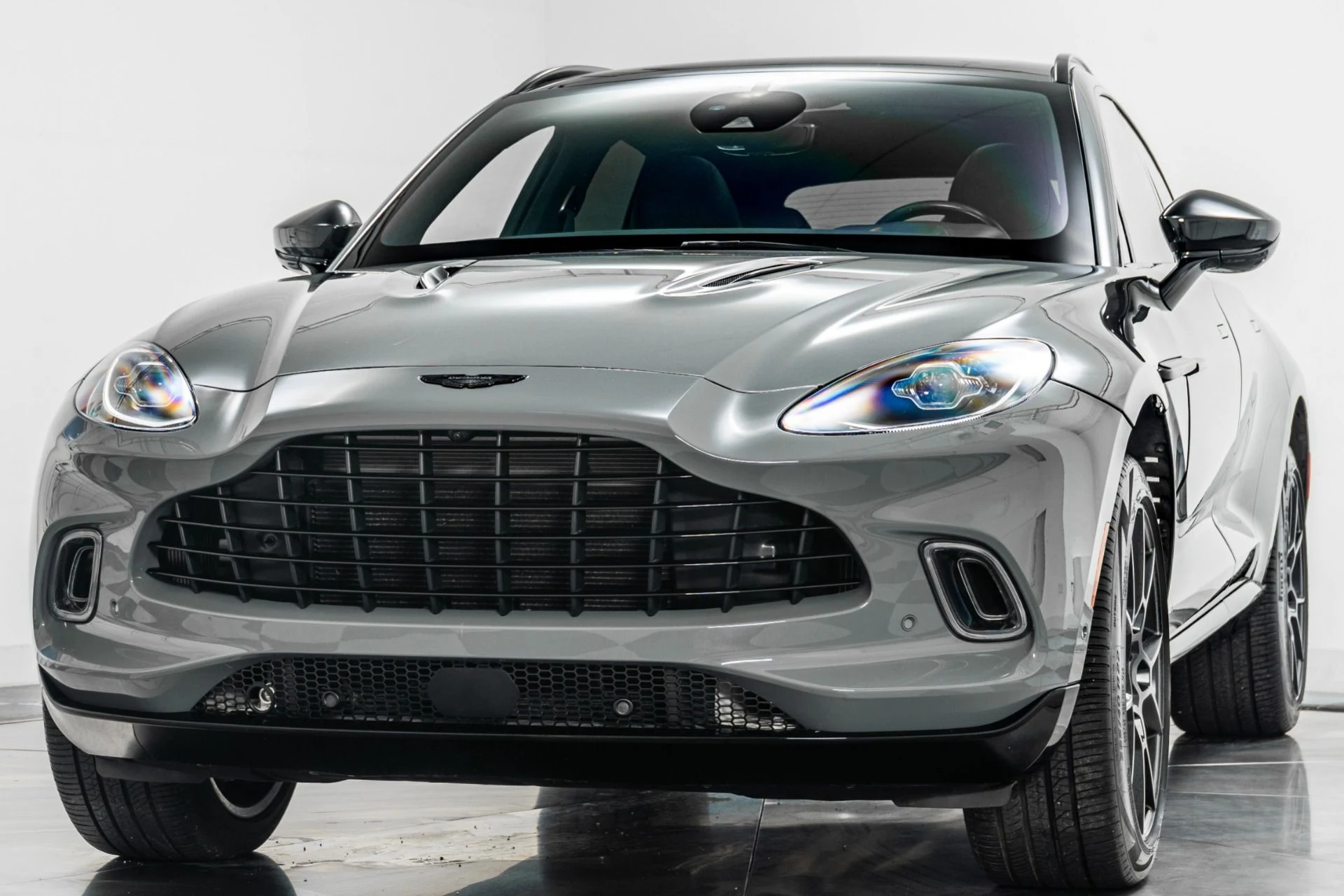 mph004_4259497170_Used_2022_Aston_Martin_DBX_1755547970_a92e9de103