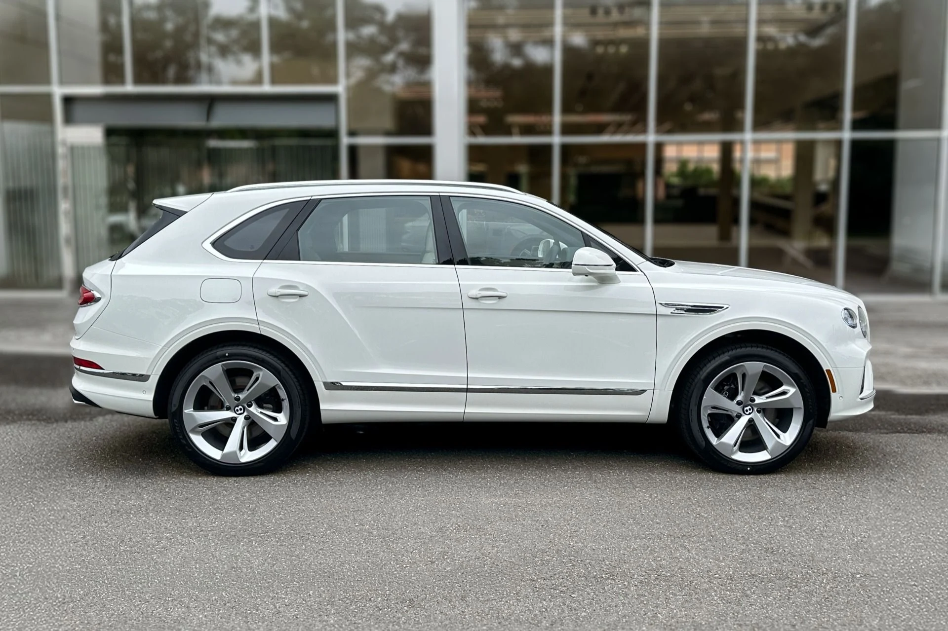 mph004_4269284130_New_2026_Bentley_Bentayga_V8_1784720137_6bc3646317