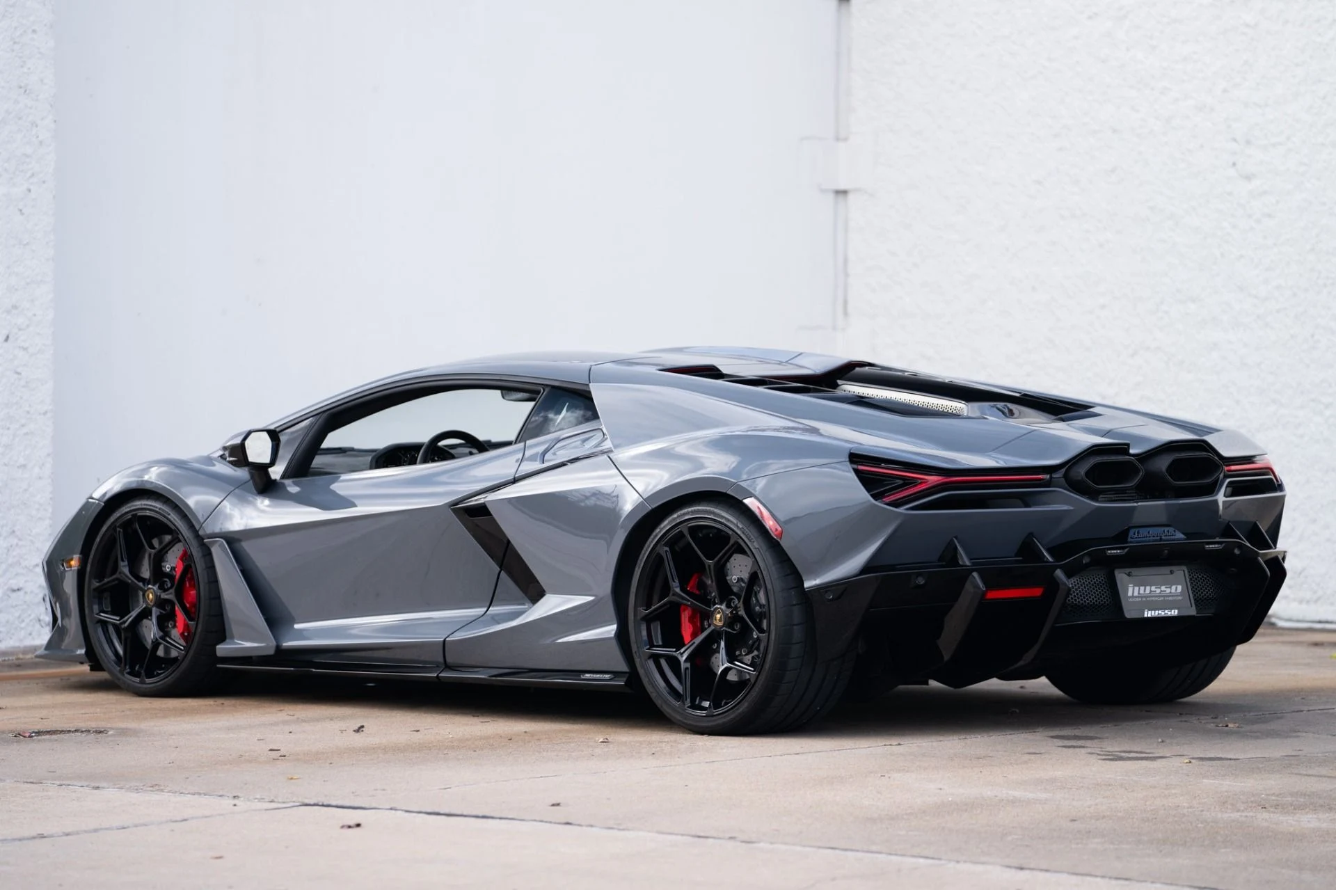 mph004_4290573661_Used_2024_Lamborghini_Revuelto_1766428985_592774e9c2