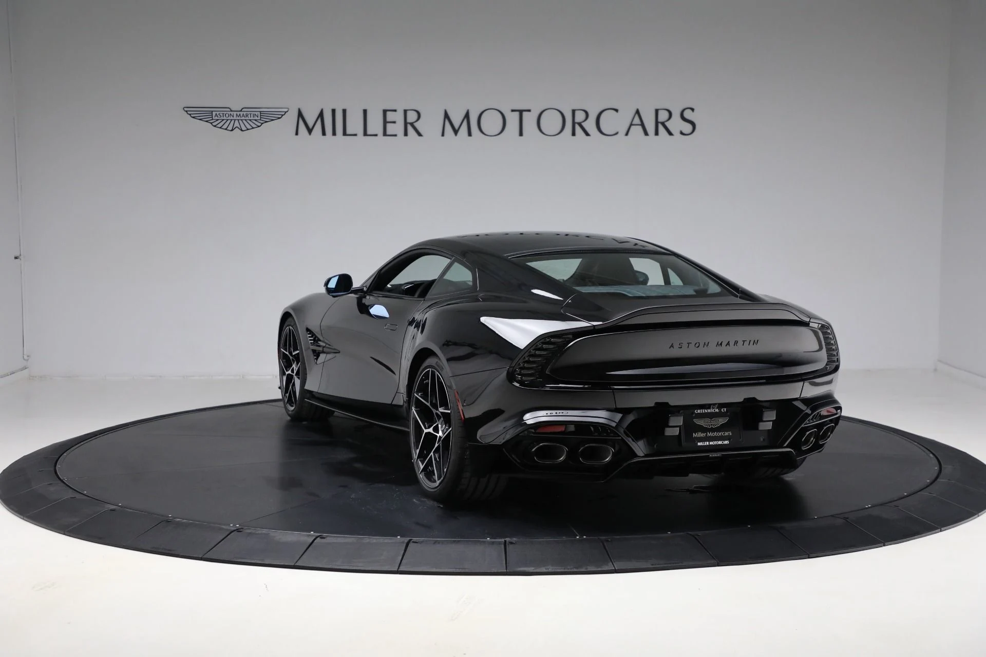 mph004_431211818_New_2025_Aston_Martin_Vanquish_ad4ab14d85
