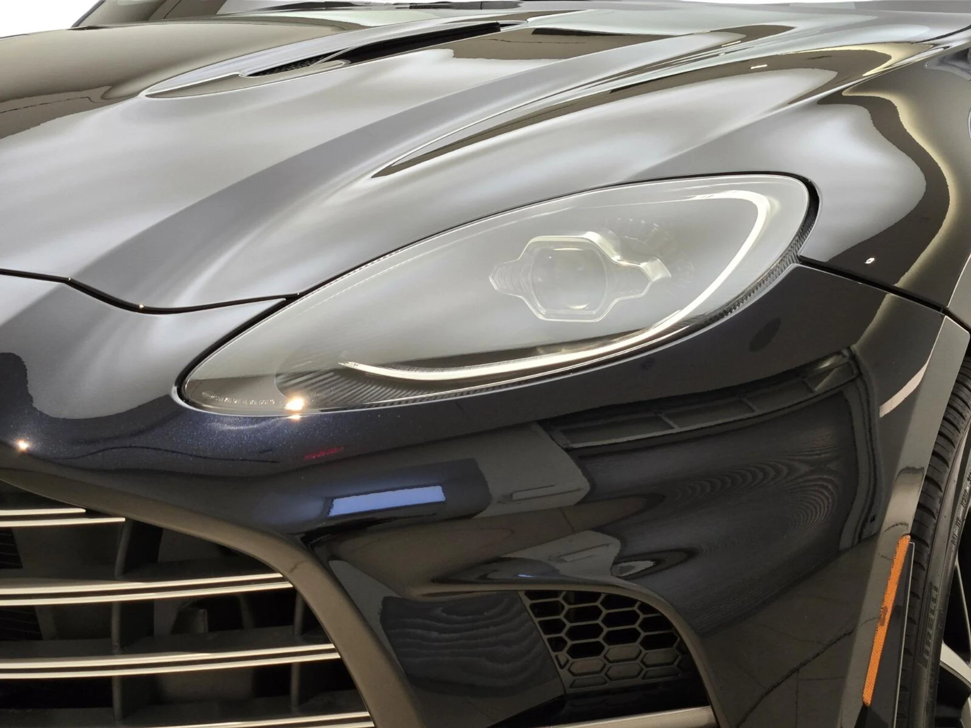 mph004_439865274_New_2025_Aston_Martin_DBX_707_1753162606_d1bdb88e4a
