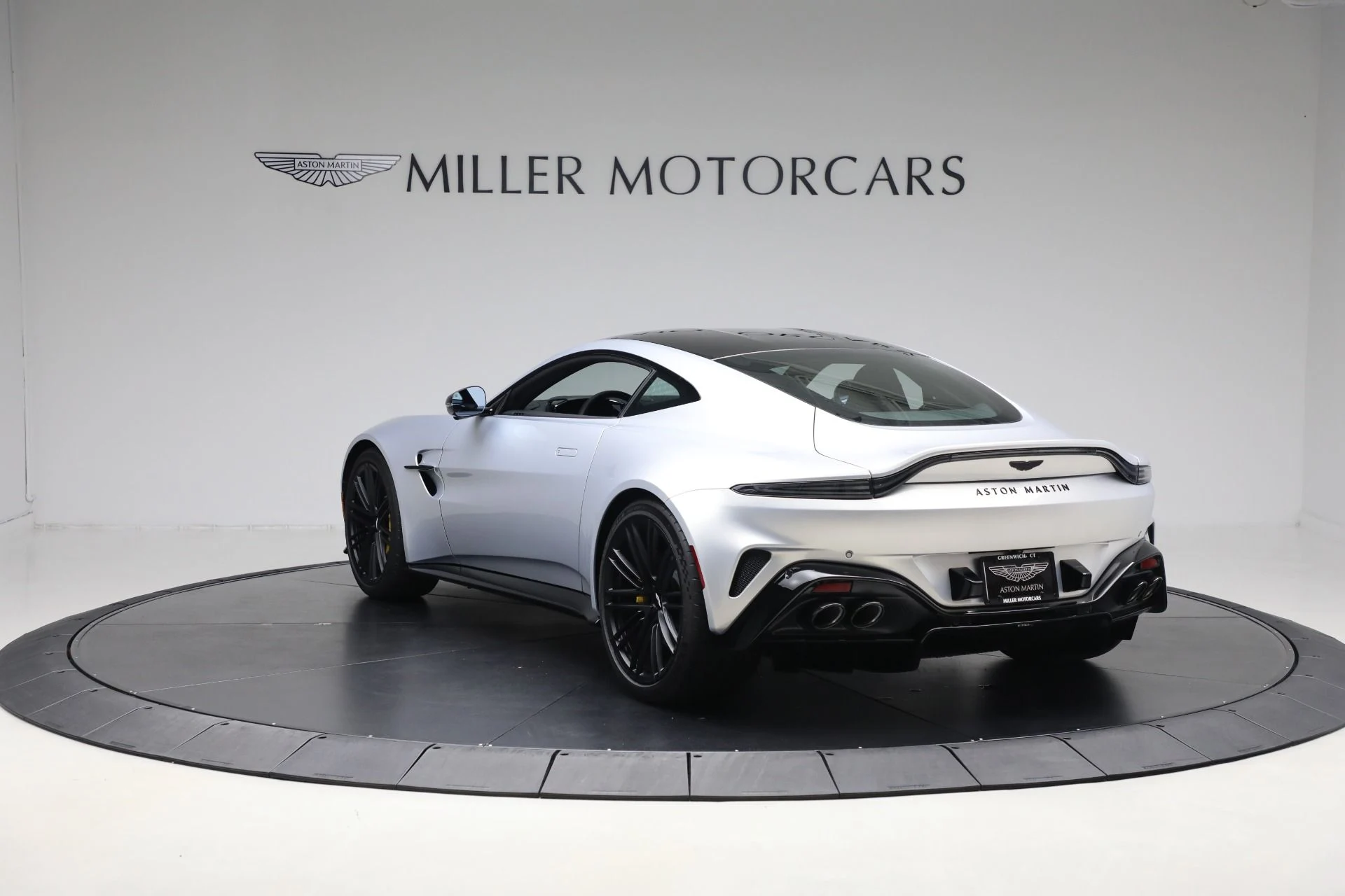 mph004_44080661_New_2026_Aston_Martin_Vantage_48e9185458