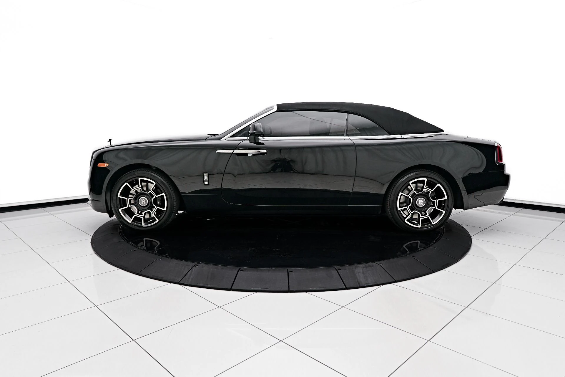 mph004_446100819_Used_2018_Rolls_Royce_Dawn_Base_1712097655_d2061c7abd