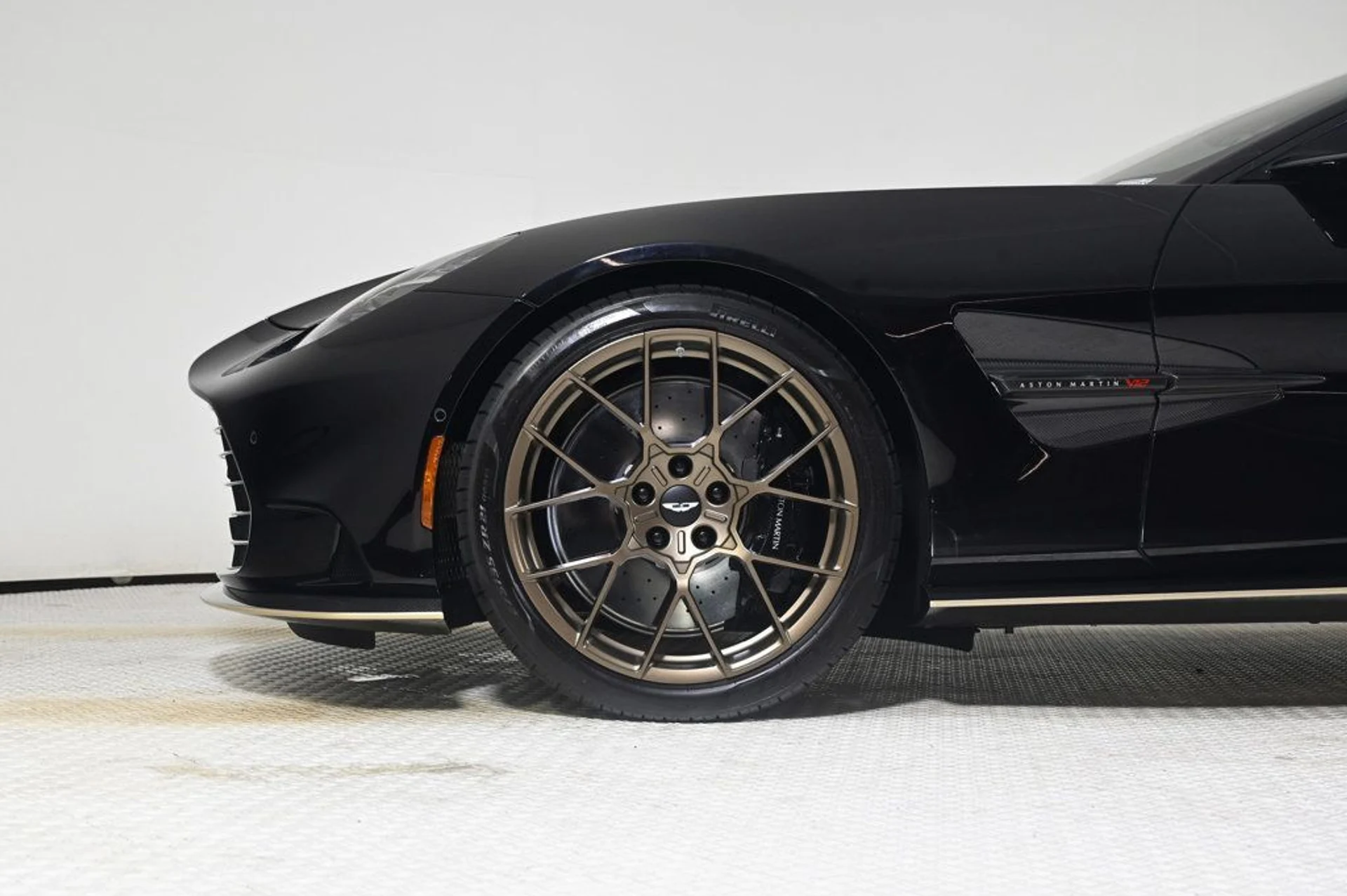 mph004_453406600_used_2025_aston_martin_vanquish_v12_11350_22957360_4_1024_799c076104