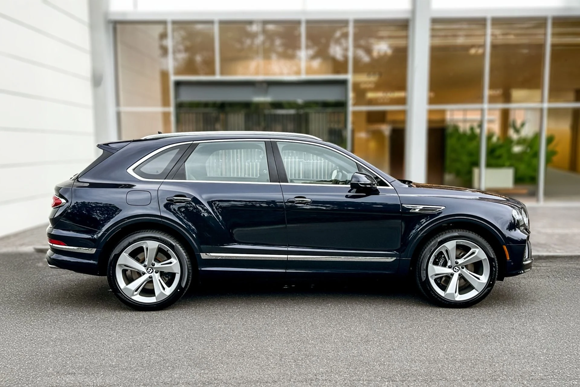 mph004_465723697_New_2026_Bentley_Bentayga_V8_1784720366_4103b2bd68