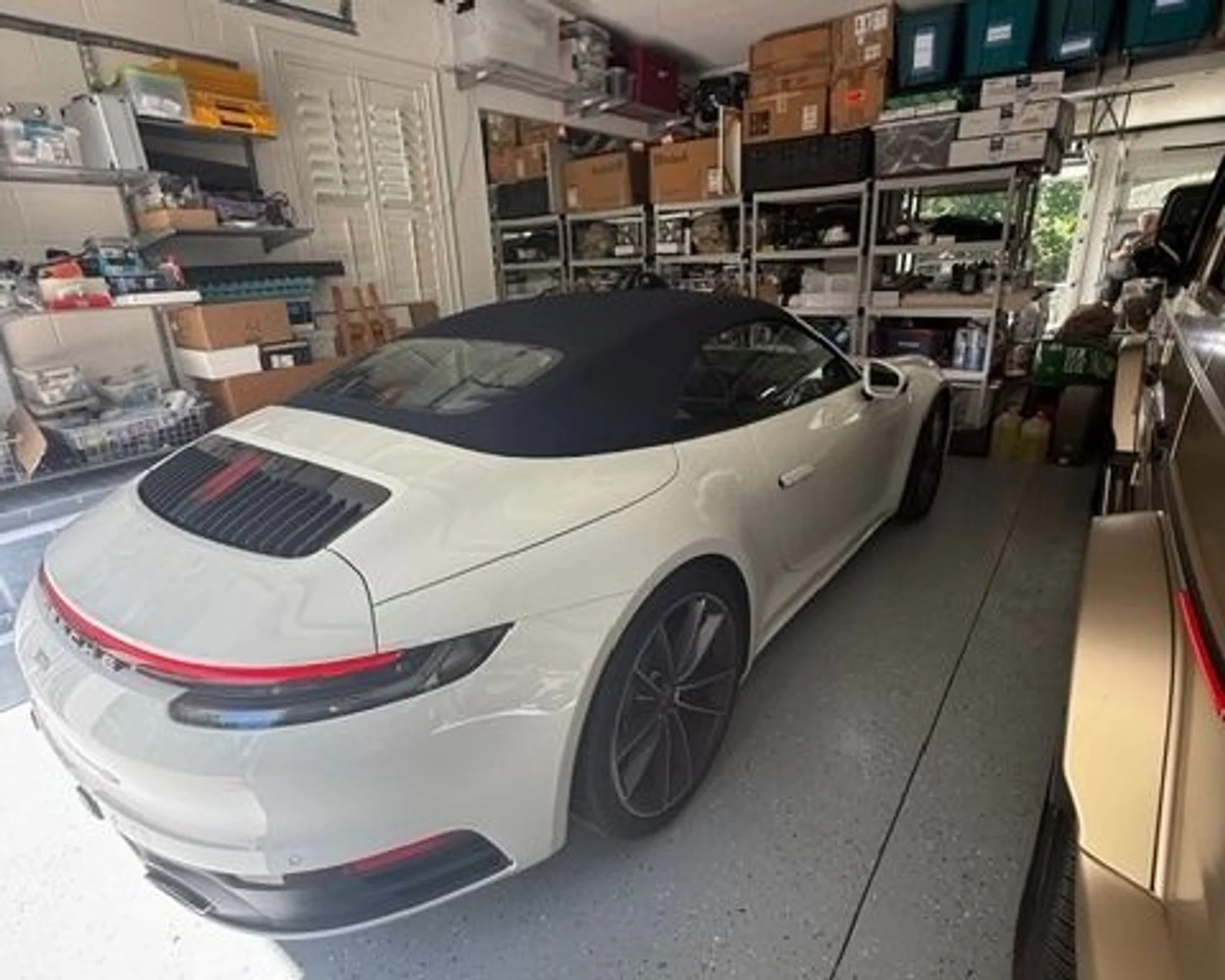 mph004_467217262_Used_2022_Porsche_911_Carrera_1767118242_3ec47d74f9