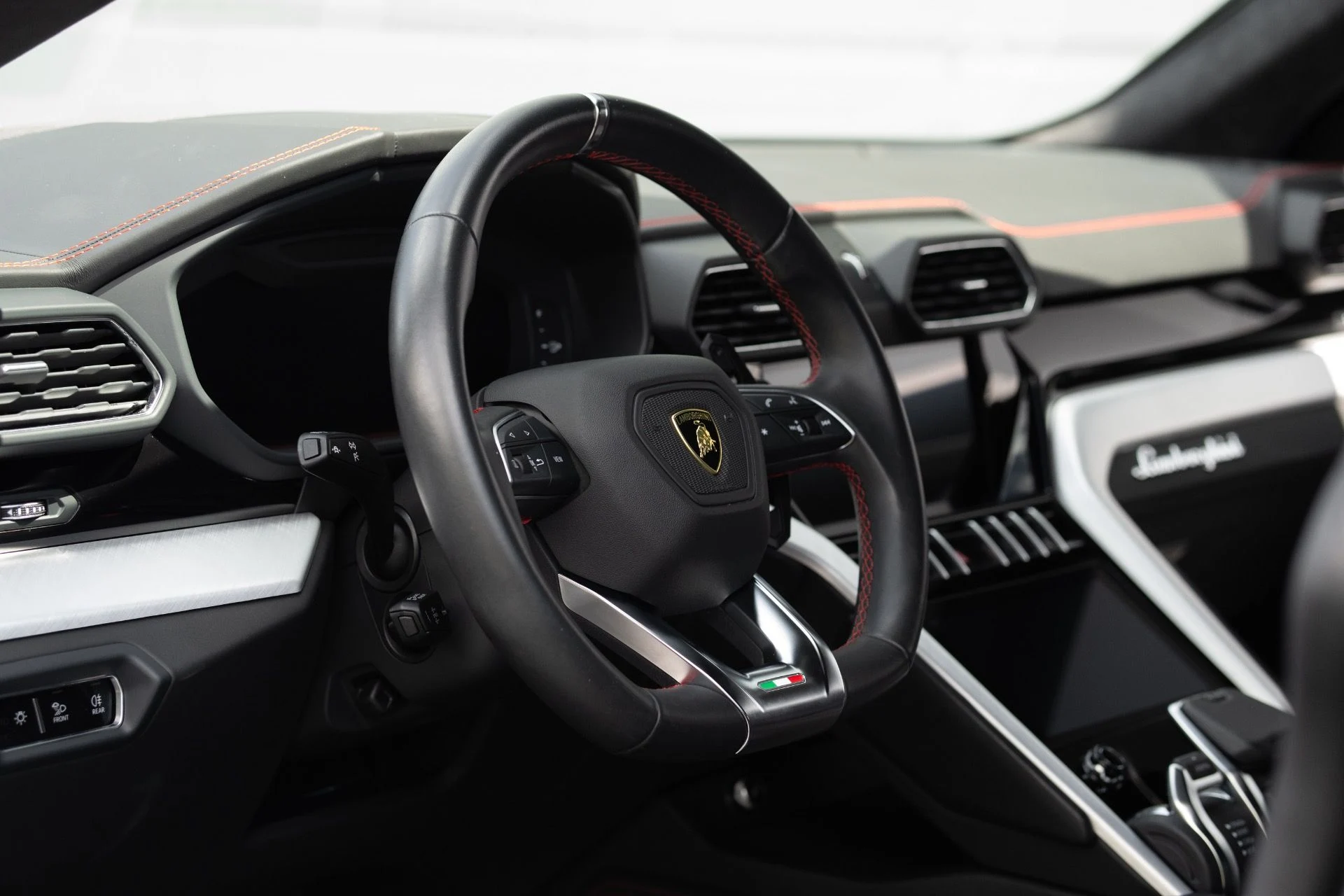 mph004_475619126_Used_2020_Lamborghini_Urus_1758836559_4cb87933ca