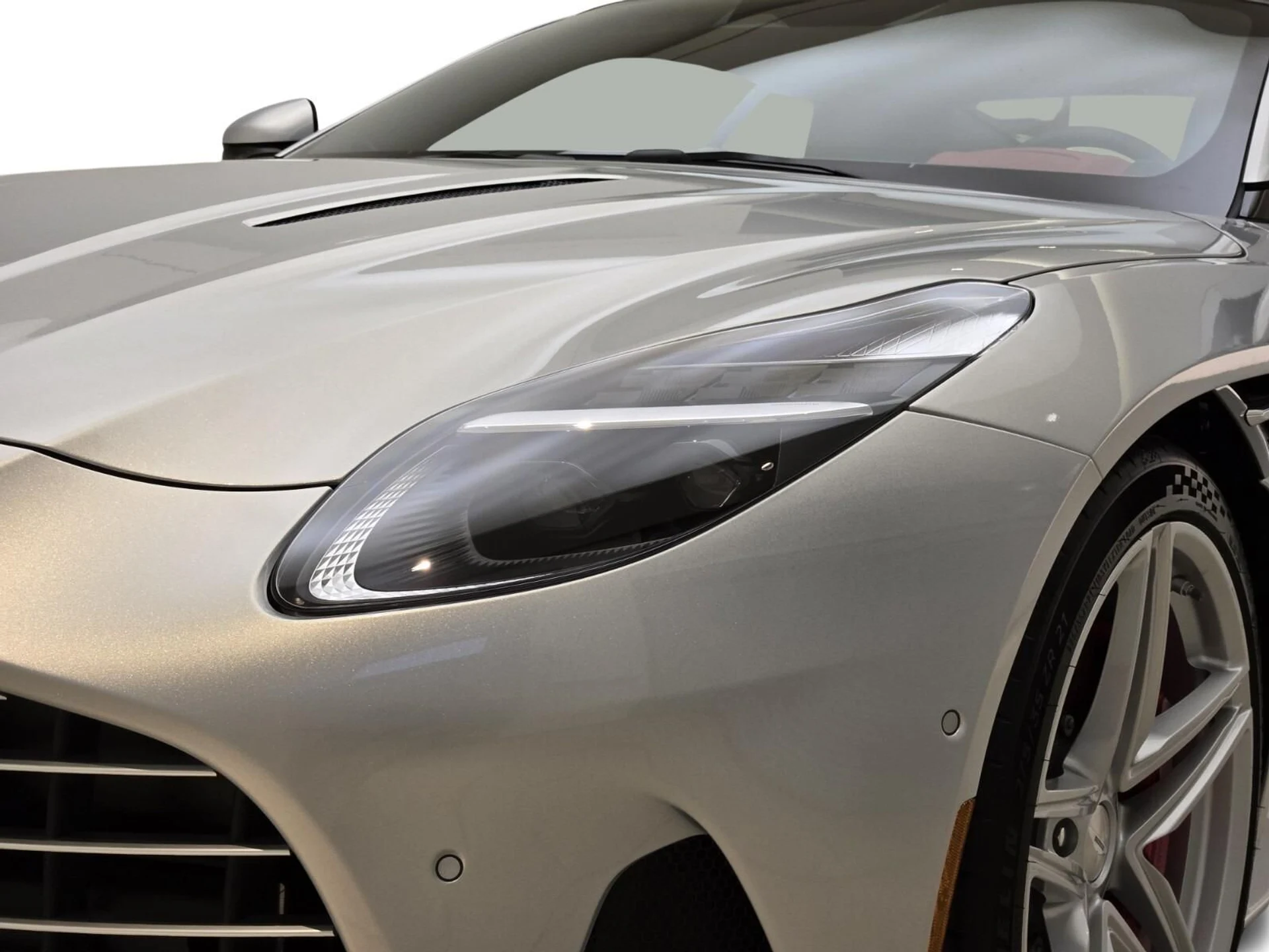 mph004_478280833_New_2025_Aston_Martin_DB_12_1753161464_96e14fd195