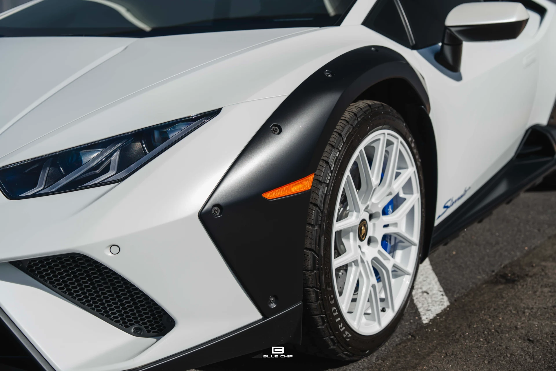 mph004_485649230_6a31cfe899f602fc31c1cc40_2024_Lamborghini_Huracan_Sterrato_05_f7eba378e6