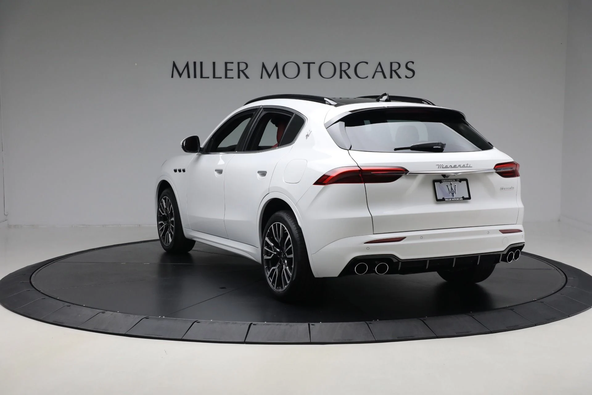 mph004_487778370_New_2025_Maserati_Grecale_e91425e91b