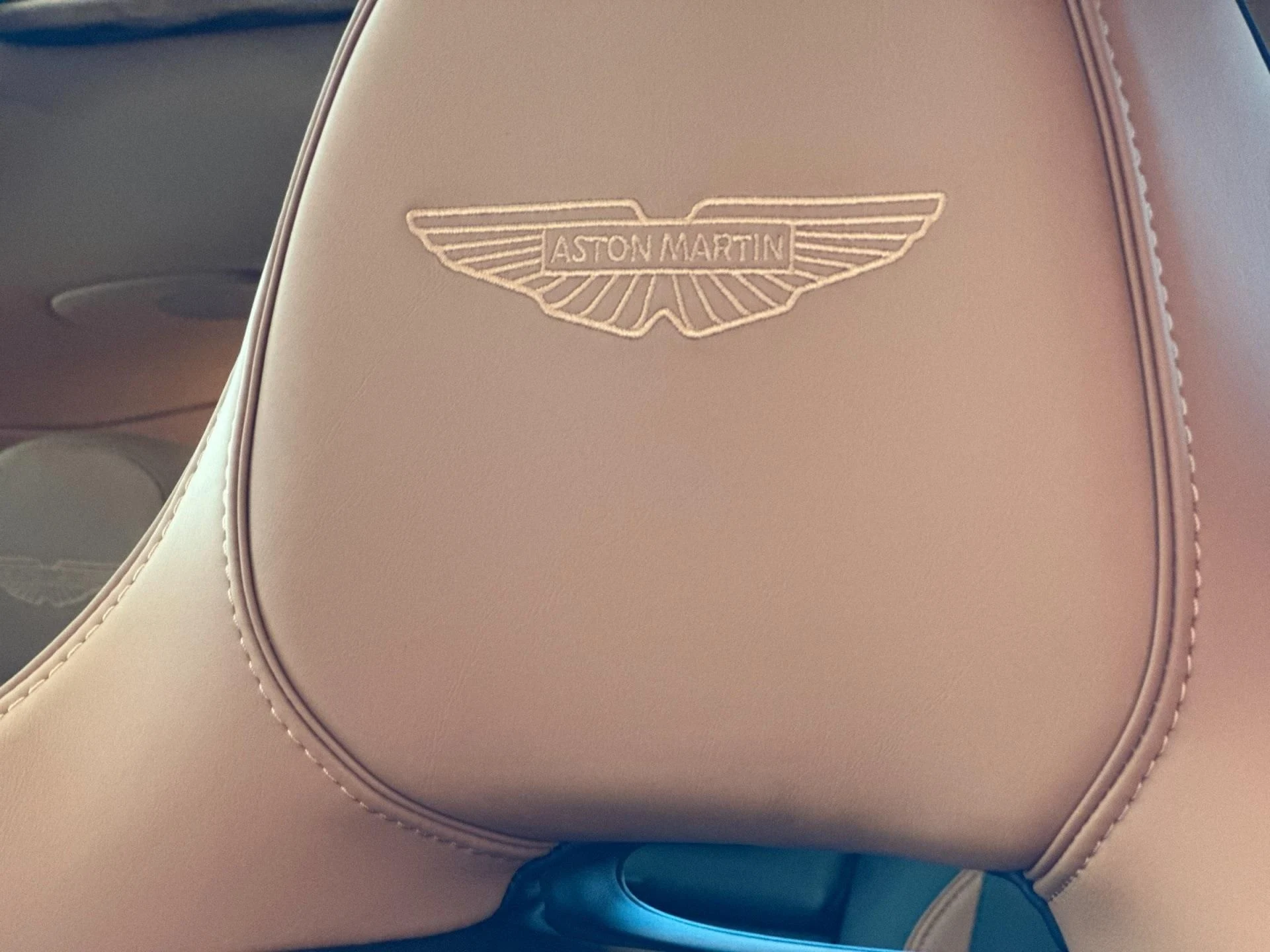 mph004_500743525_New_2025_Aston_Martin_DBX_707_1754468403_1c1e13106b