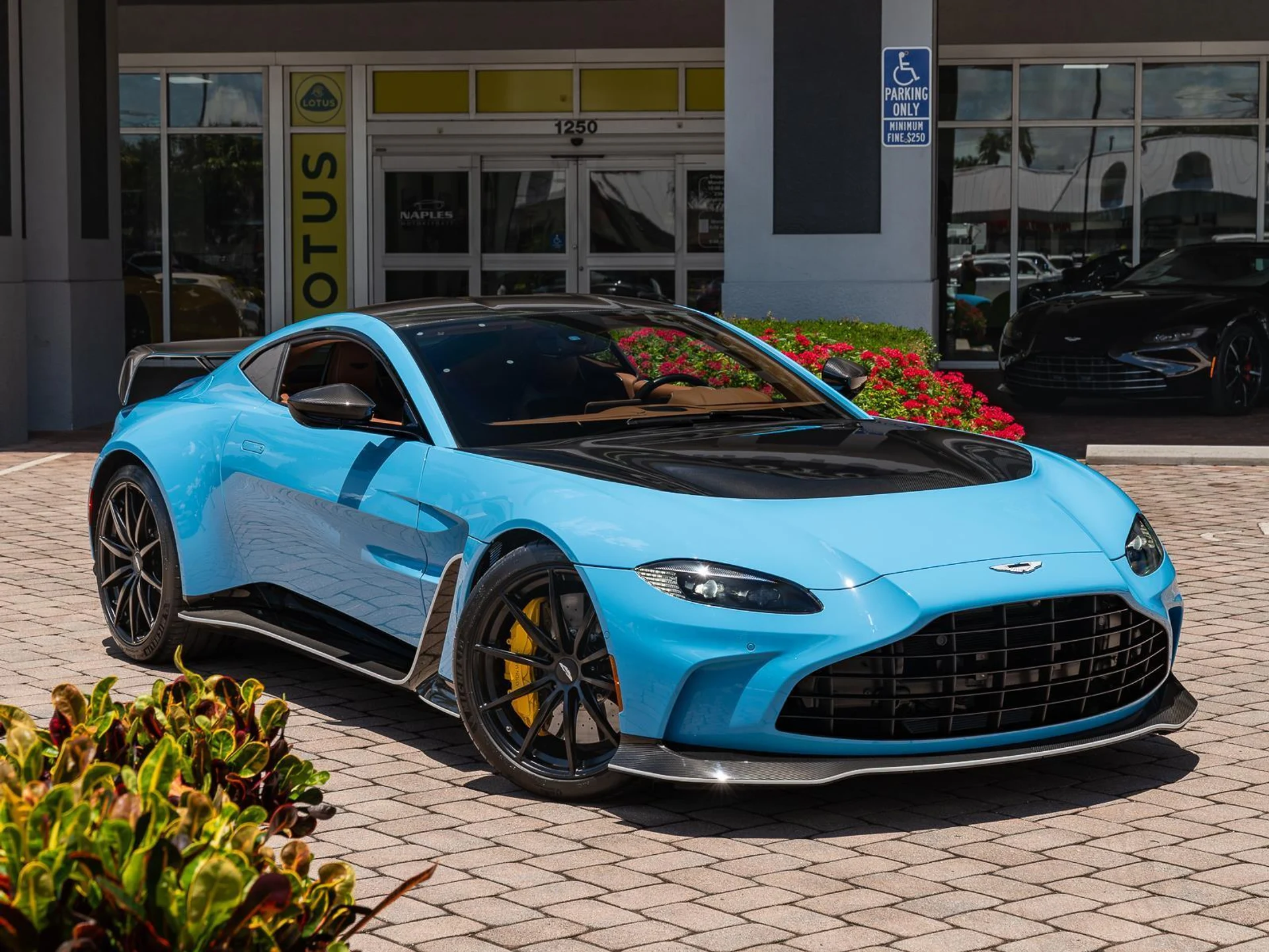 mph004_511406349_Used_2023_Aston_Martin_Vantage_V12_1780952604_fcee2e717f