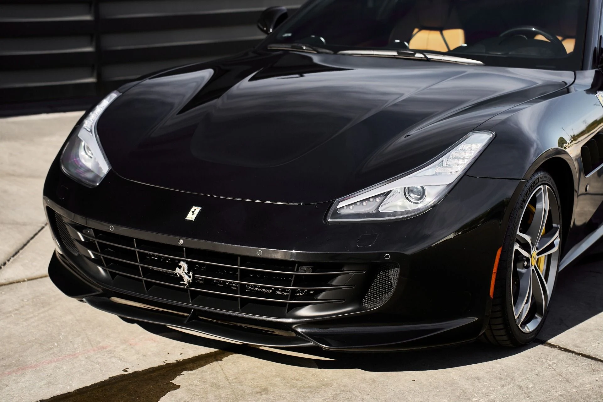 mph004_521635040_Used_2018_Ferrari_GTC_4_Lusso_V12_1764210103_06db38a8ff