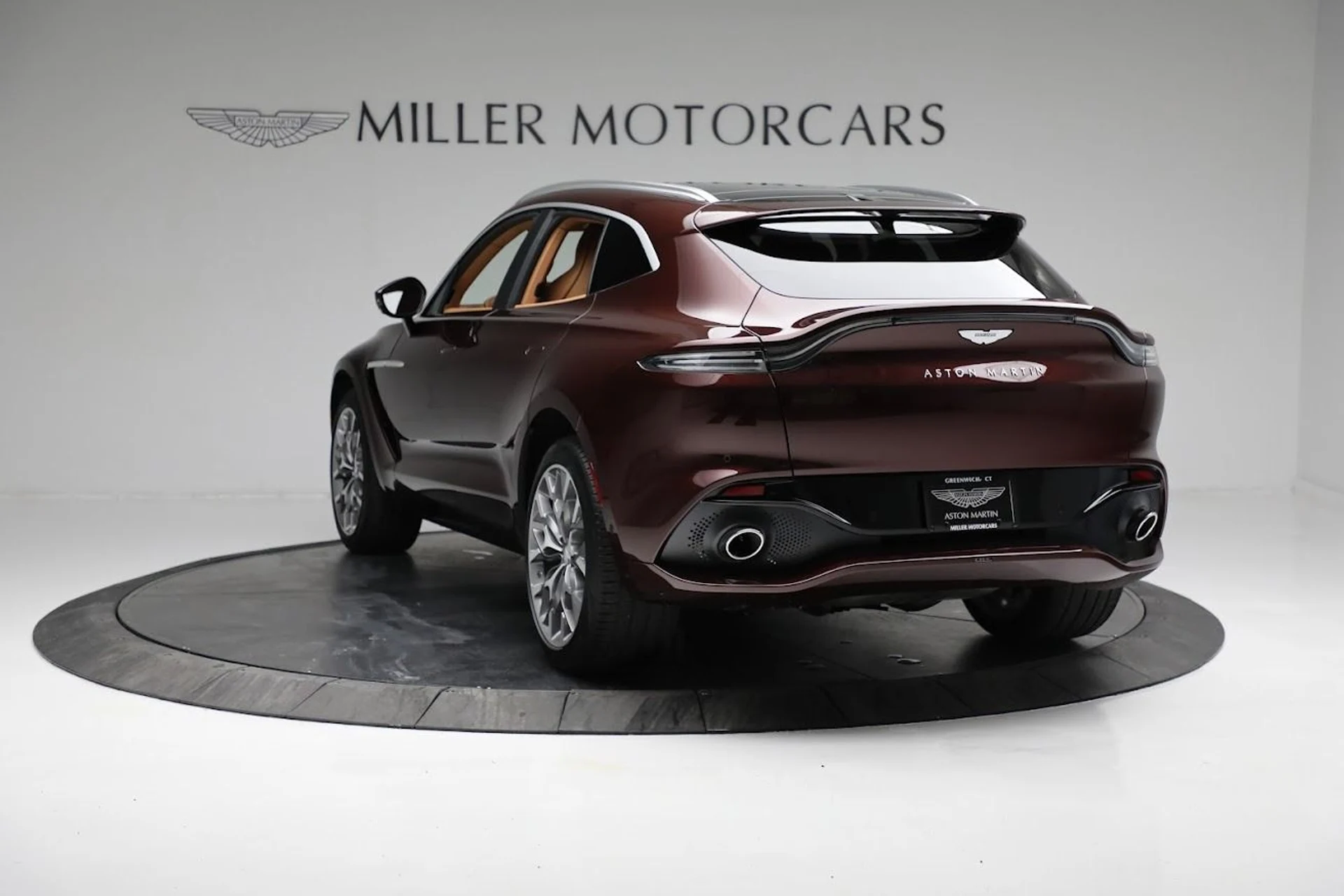 mph004_52883741_Used_2022_Aston_Martin_DBX_24111194d9
