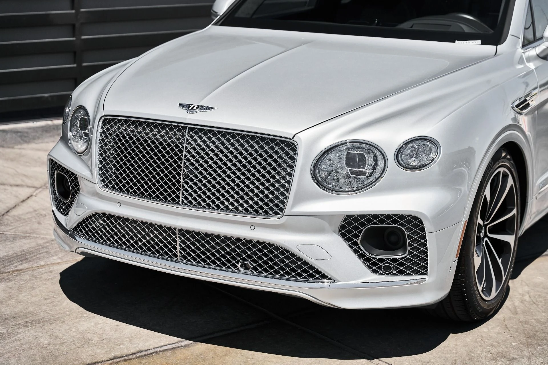 mph004_554460786_Used_2021_Bentley_Bentayga_V8_1781574914_635541d655