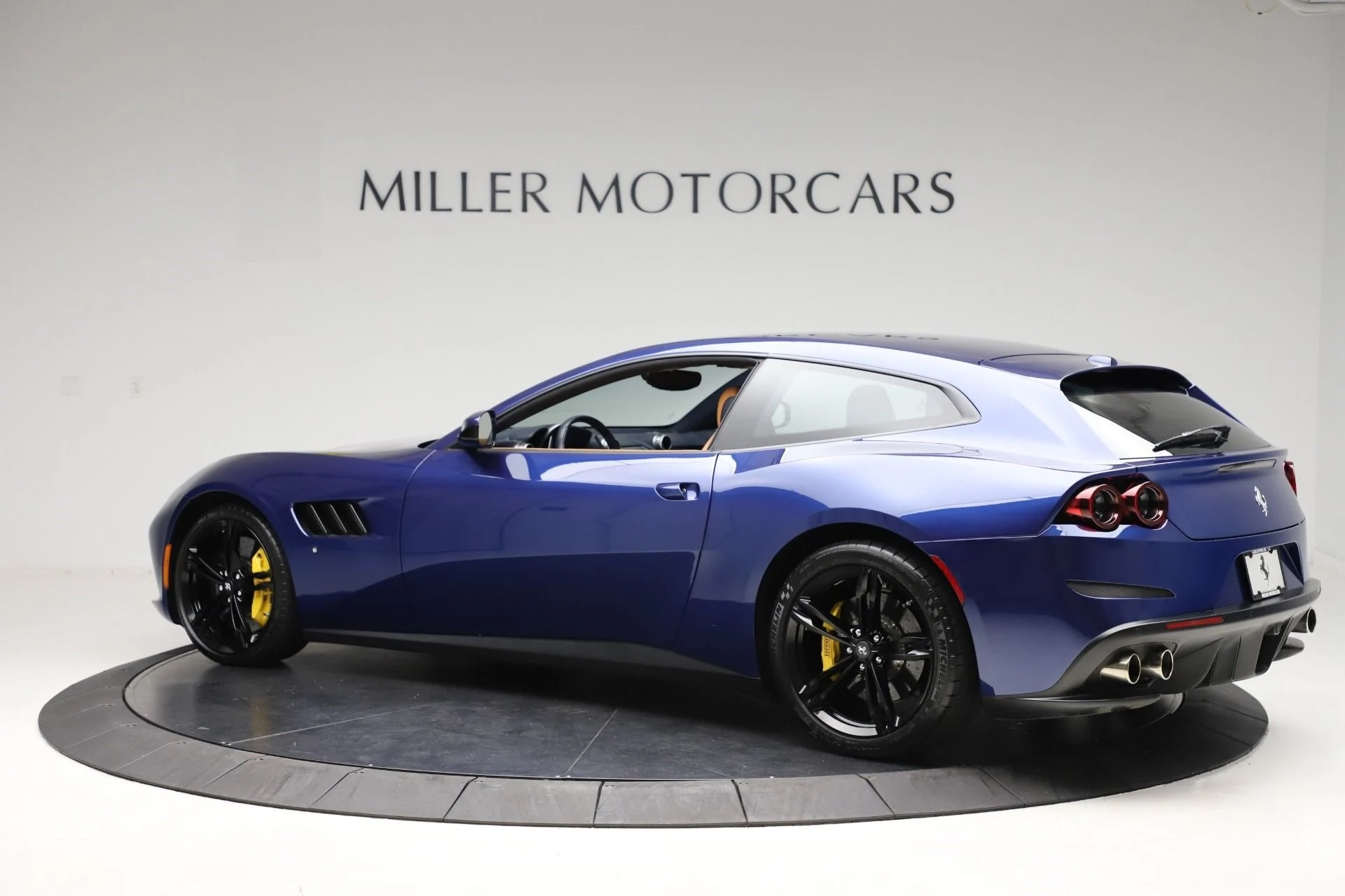 mph004_556581796_Used_2017_Ferrari_GTC_4_Lusso_5e43ab1446