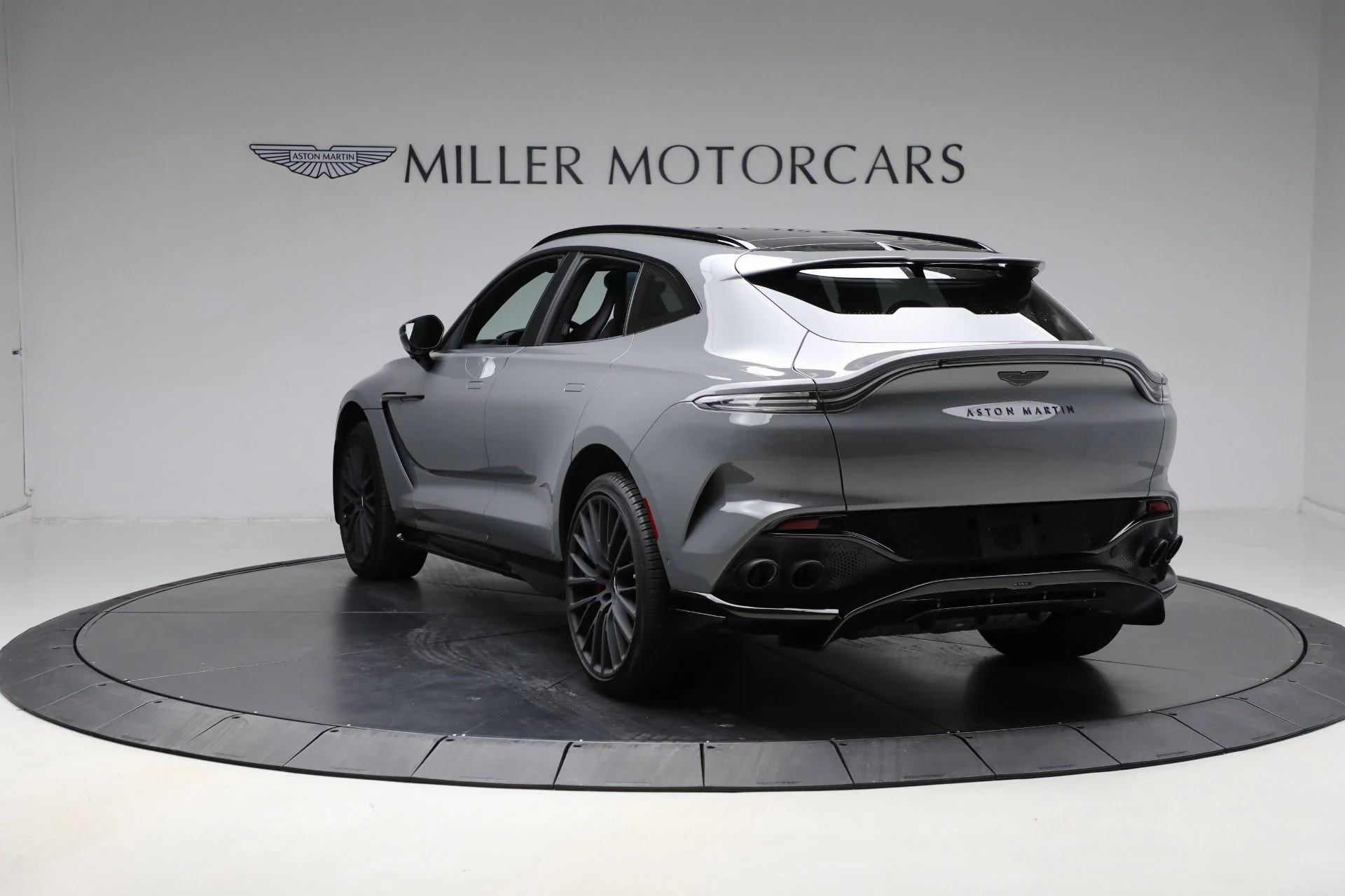mph004_564651036_New_2025_Aston_Martin_DBX_707_1ba45a2c32
