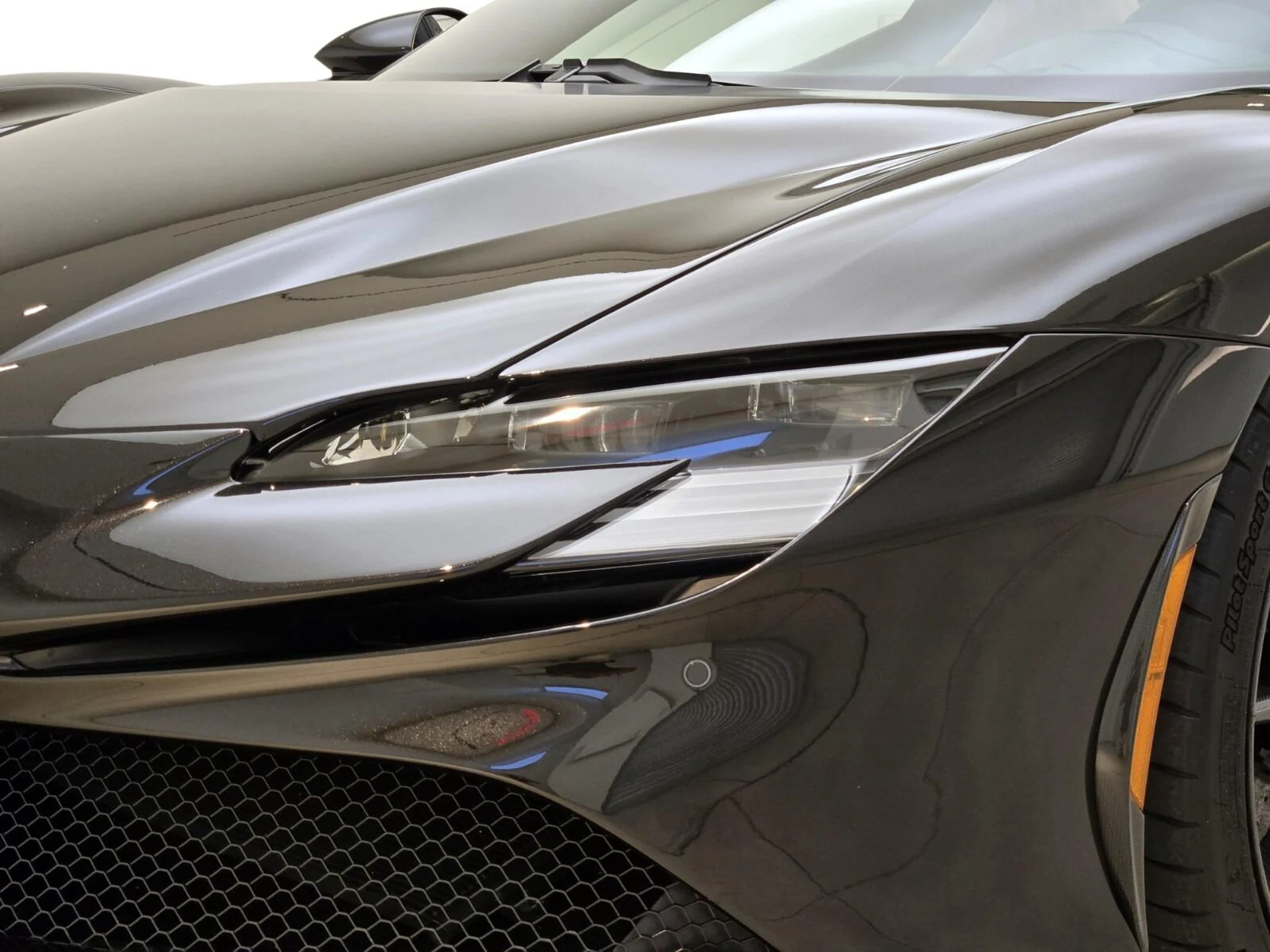 mph004_585585577_Used_2023_Ferrari_SF_90_Spider_1762329112_df81bcaed6