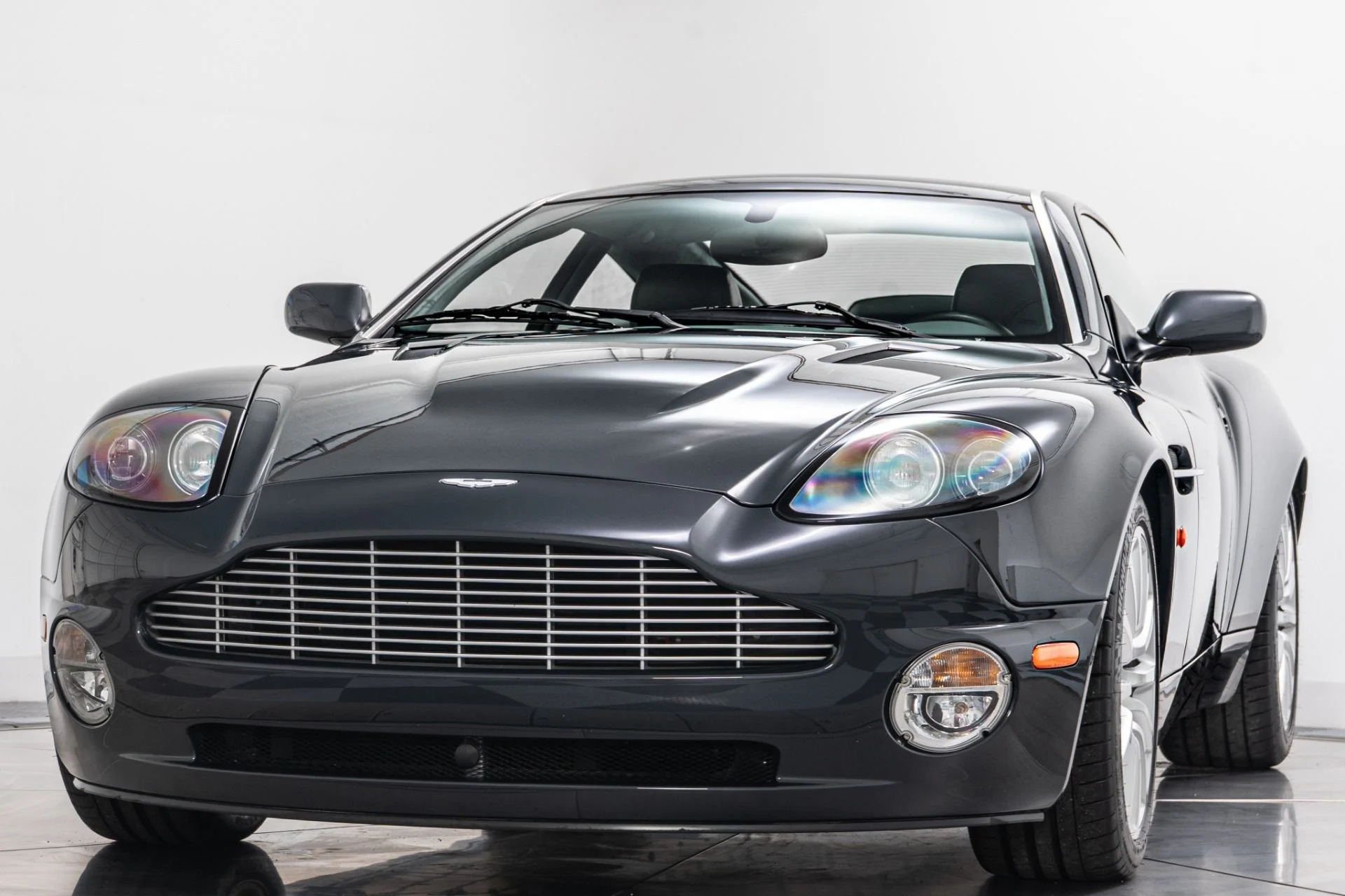 mph004_590427321_Used_2003_Aston_Martin_Vanquish_New_York_Auto_Show_Display_Car_1755616167_2f770c63bc