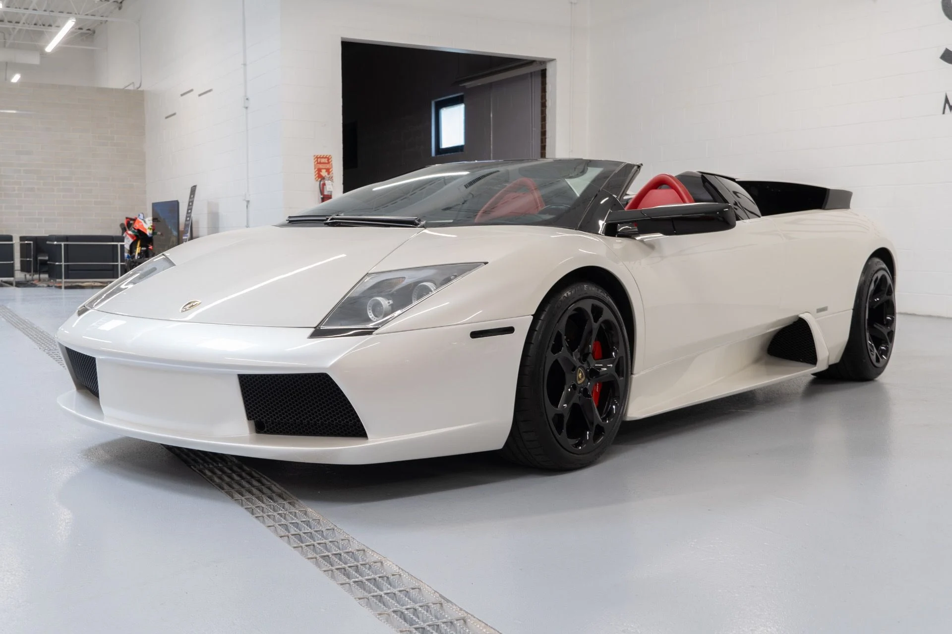 mph004_602815453_Used_2006_Lamborghini_Murcielago_1758225770_5222c5e312