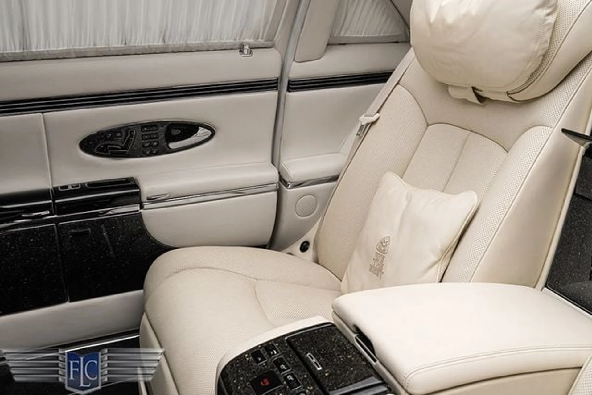 mph004_615919870_used_2009_maybach_landaulet_s_9689_23032482_9_640_f155dc904f