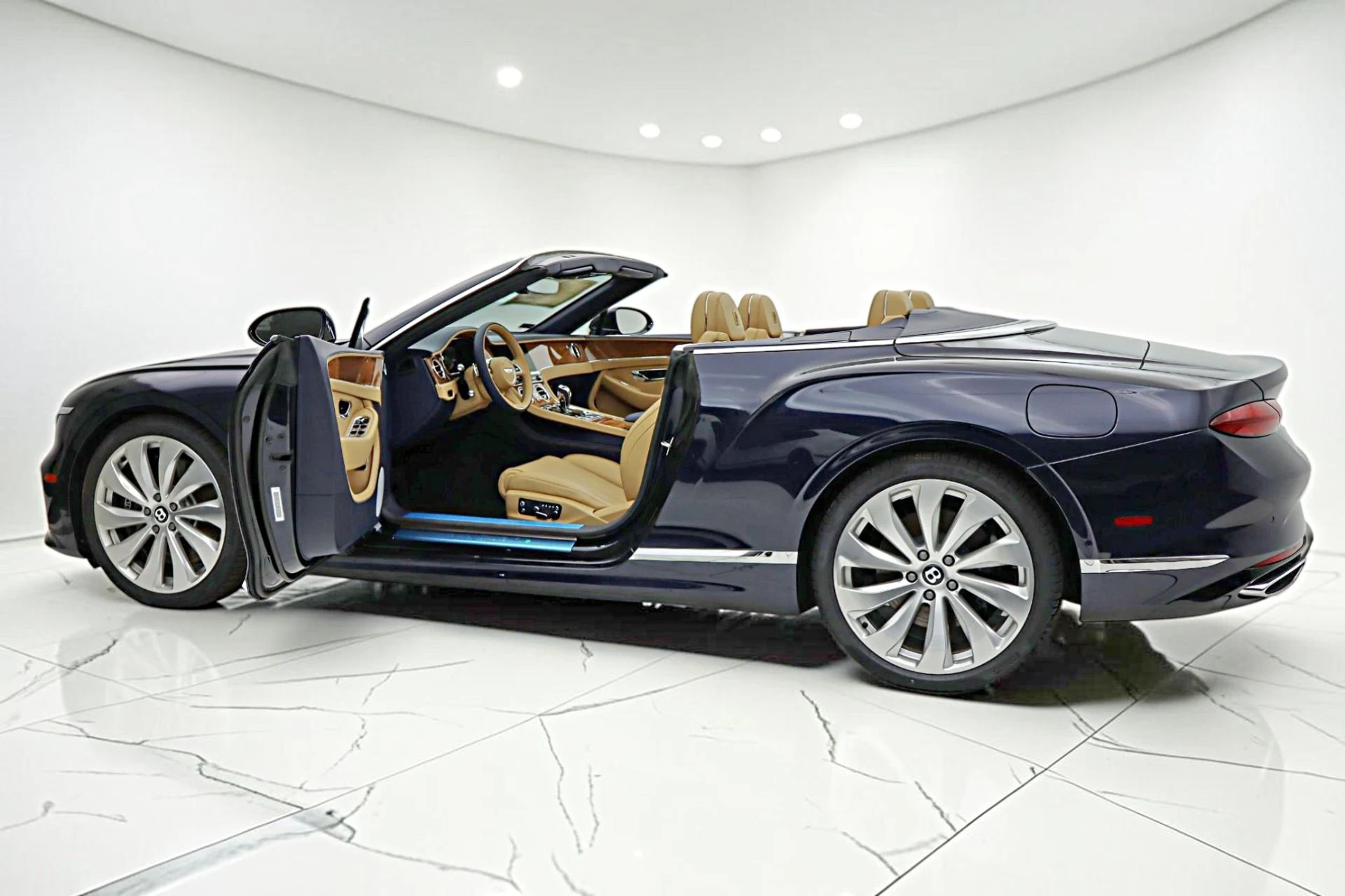 mph004_640202303_New_2026_Bentley_Continental_GTC_6da27429e3