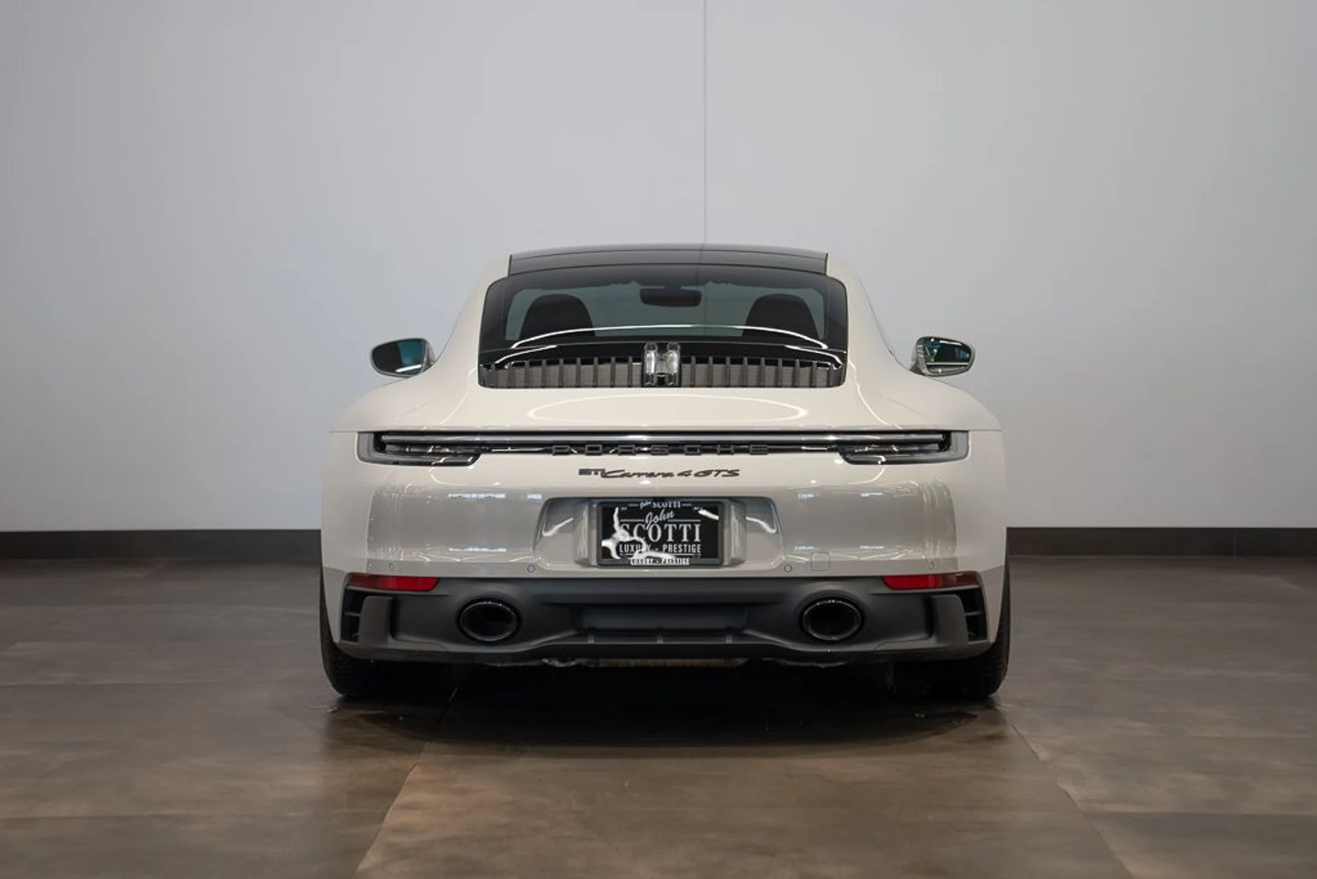 mph004_64143612_porsche_911_2023_jpg_v_1770126807_3a9f9120d4