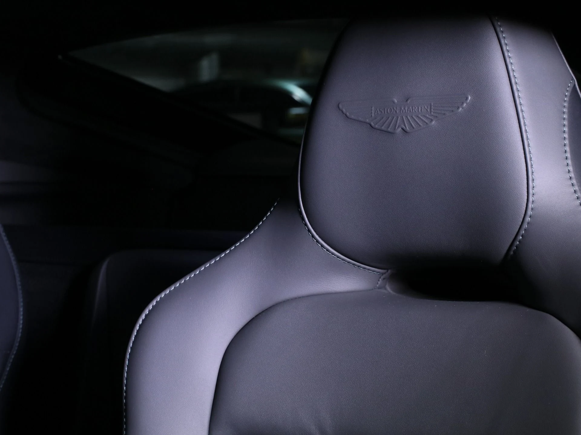 mph004_643596003_New_2025_Aston_Martin_Vantage_1758482523_19a028f3ad