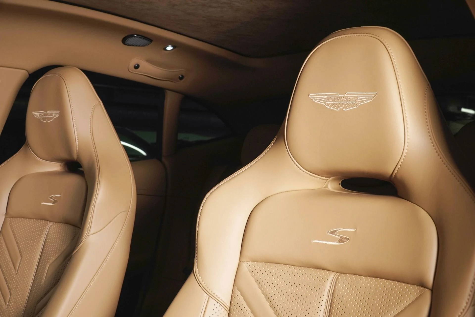 mph004_645918085_New_2026_Aston_Martin_DBX_S_1791412081_155793bc7d