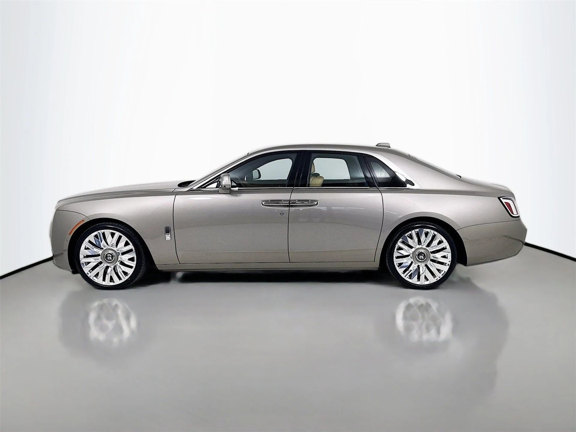 mph004_648860754_5842928f5514c2f8489a3f7a29254121x_eaa10ac000