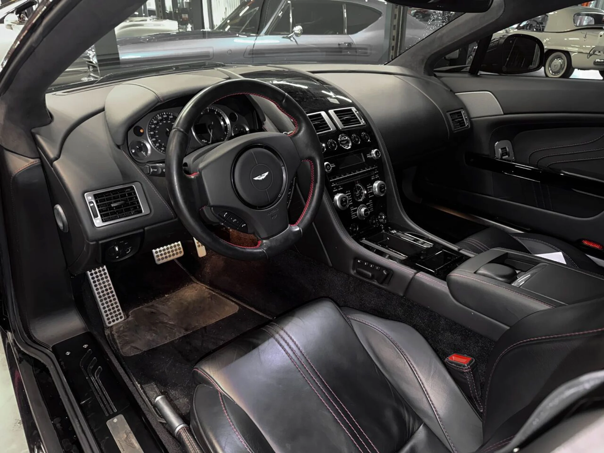 mph004_662353012_aston_martin_v8_vantage_2012_9df3109359