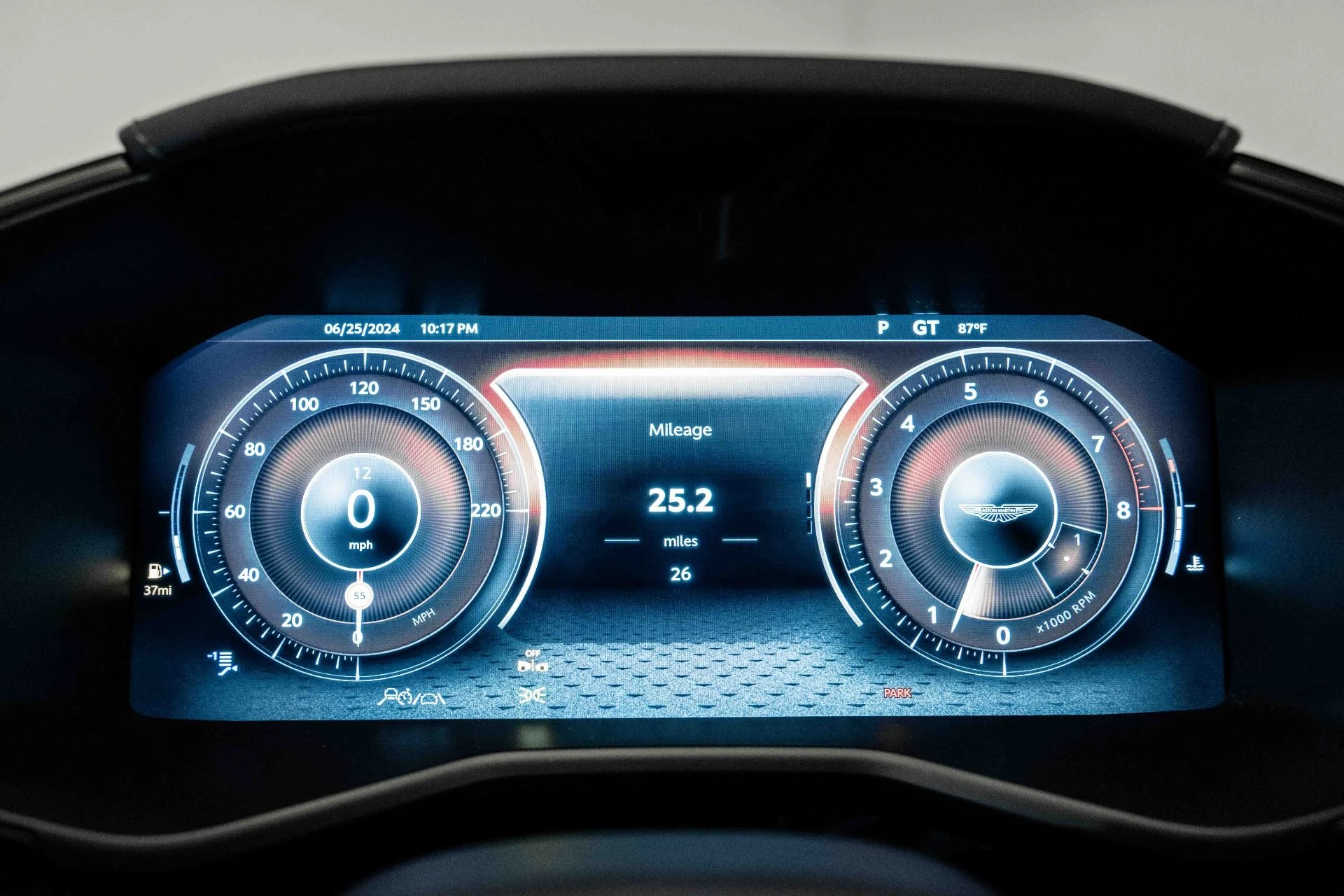 mph004_66444022_Used_2025_Aston_Martin_DBX_707_1754709382_08db2855a0