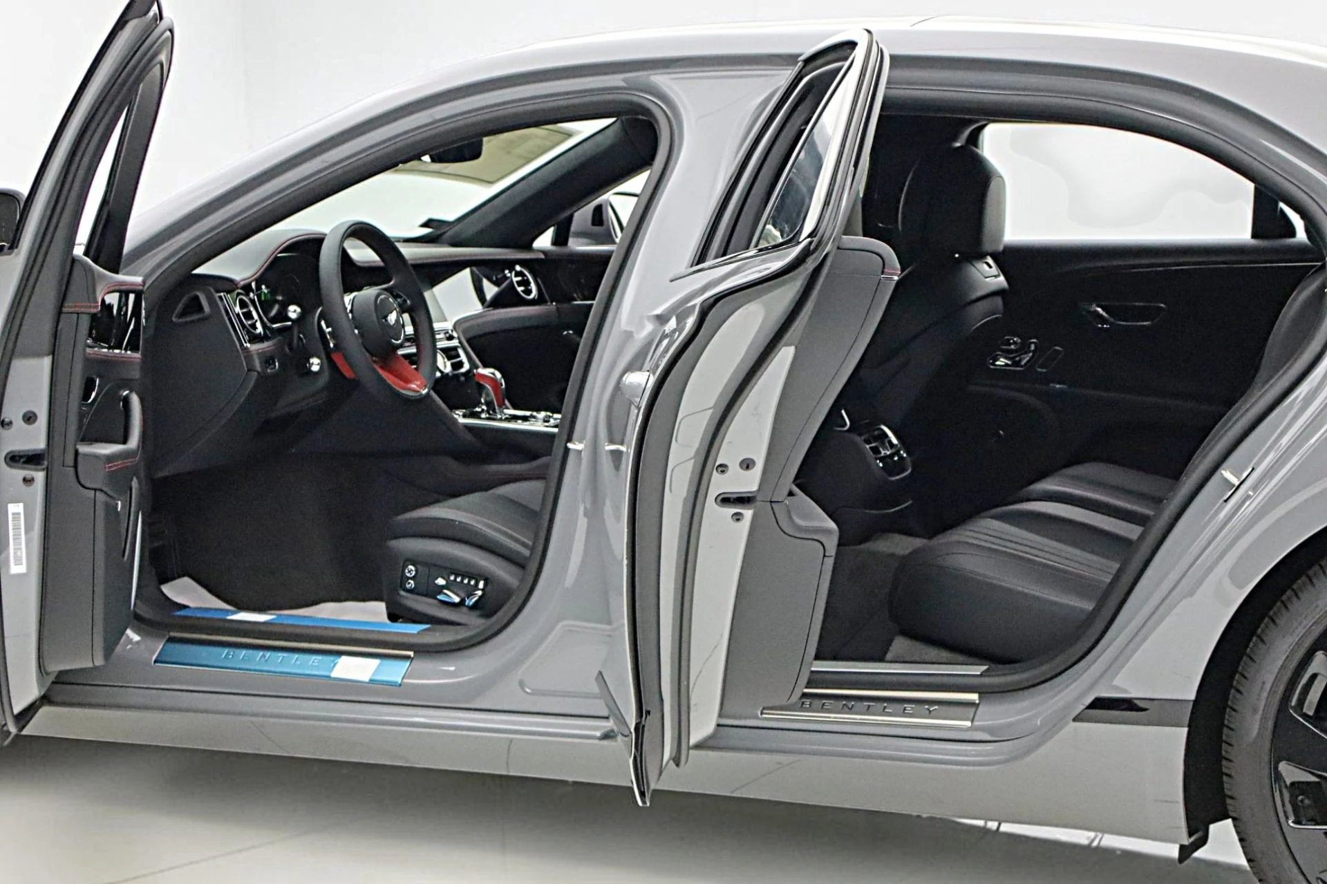 mph004_683077981_New_2026_Bentley_Flying_Spur_a46f875f19