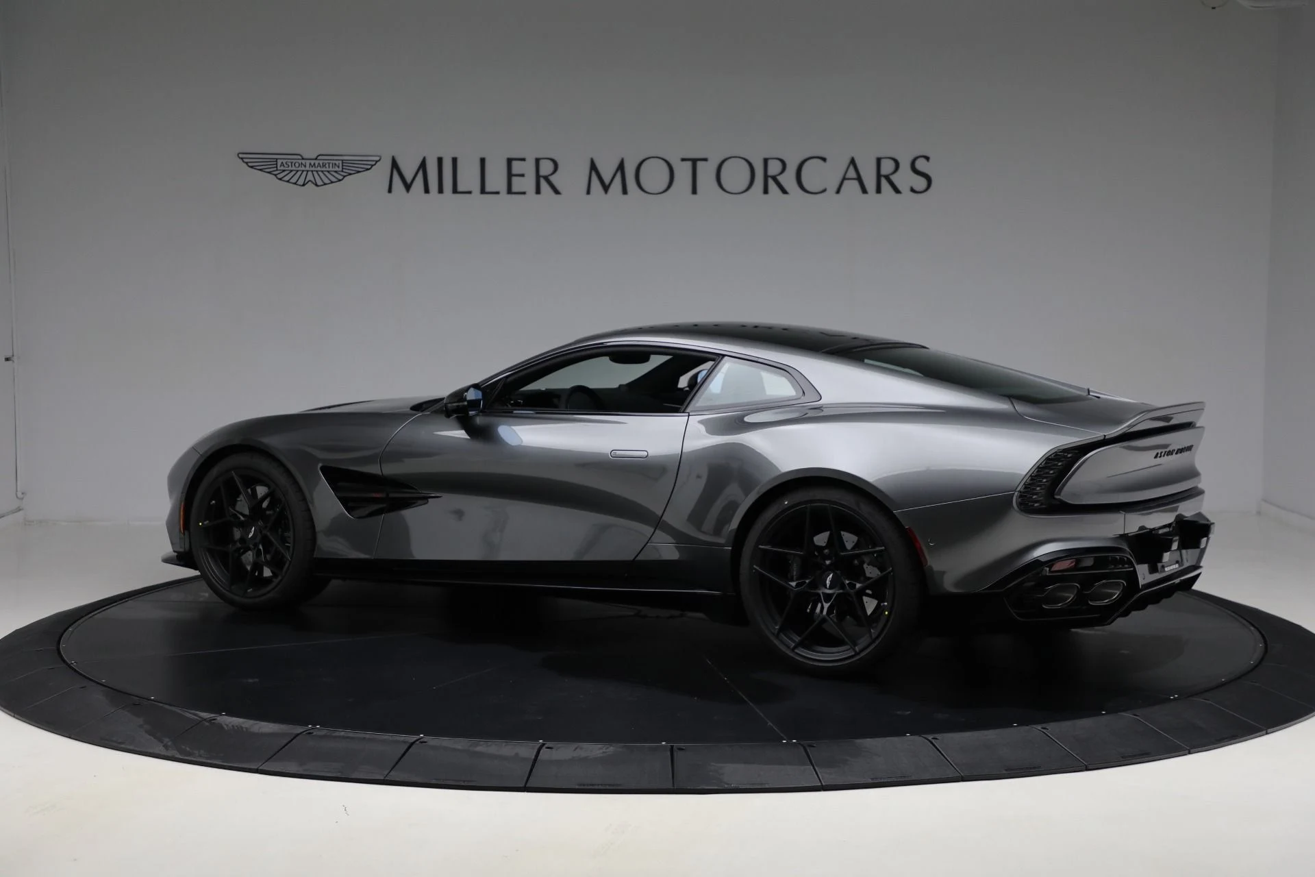 mph004_692672773_New_2025_Aston_Martin_Vanquish_ac87b9bf2a