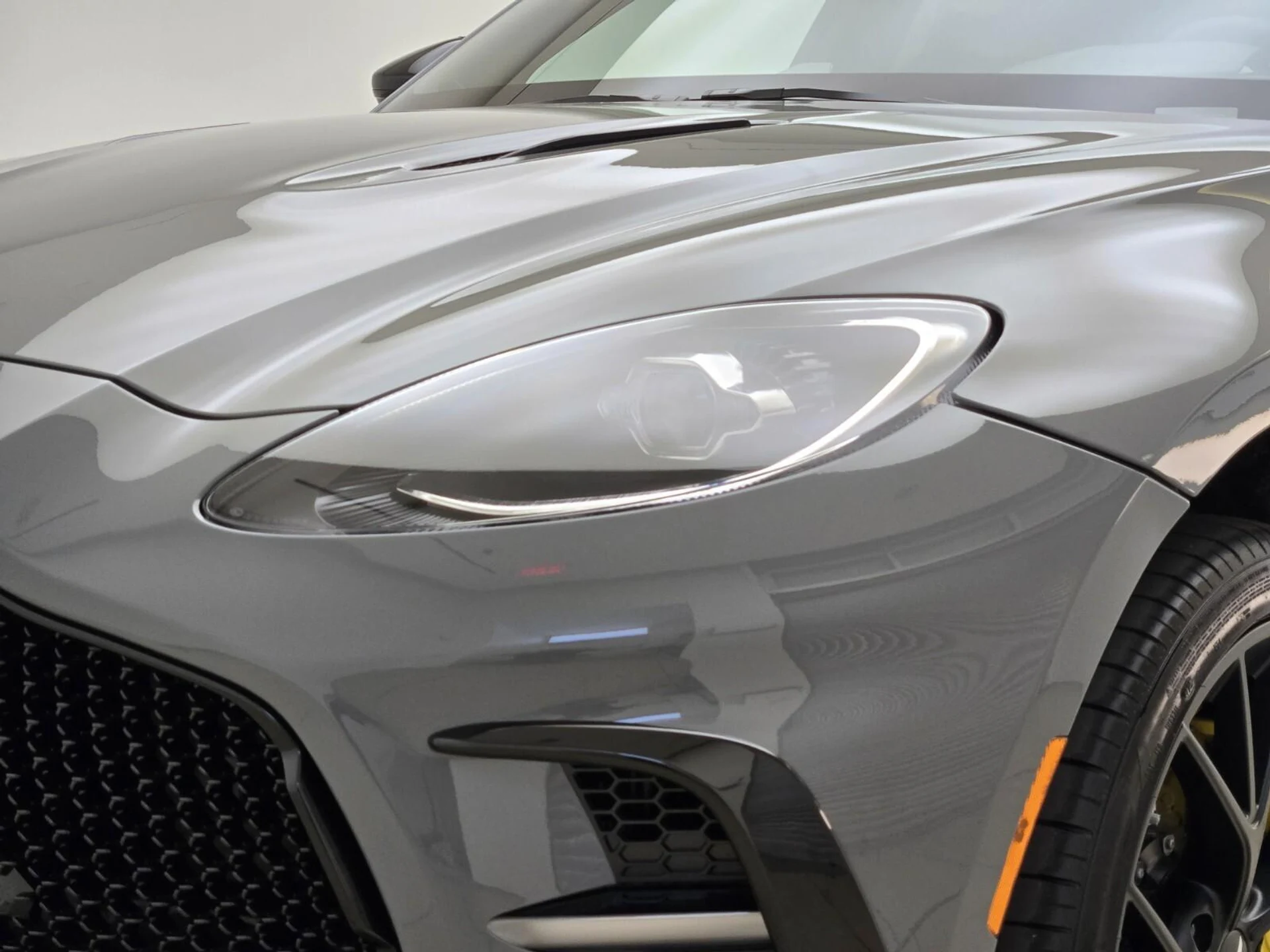 mph004_697881094_New_2026_Aston_Martin_DBX_S_1782364673_ded930f937