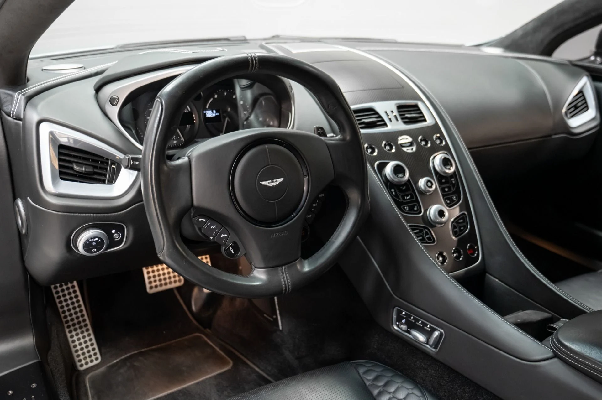 mph004_701596526_Used_2014_Aston_Martin_Vanquish_V12_1729699077_c7d252673e