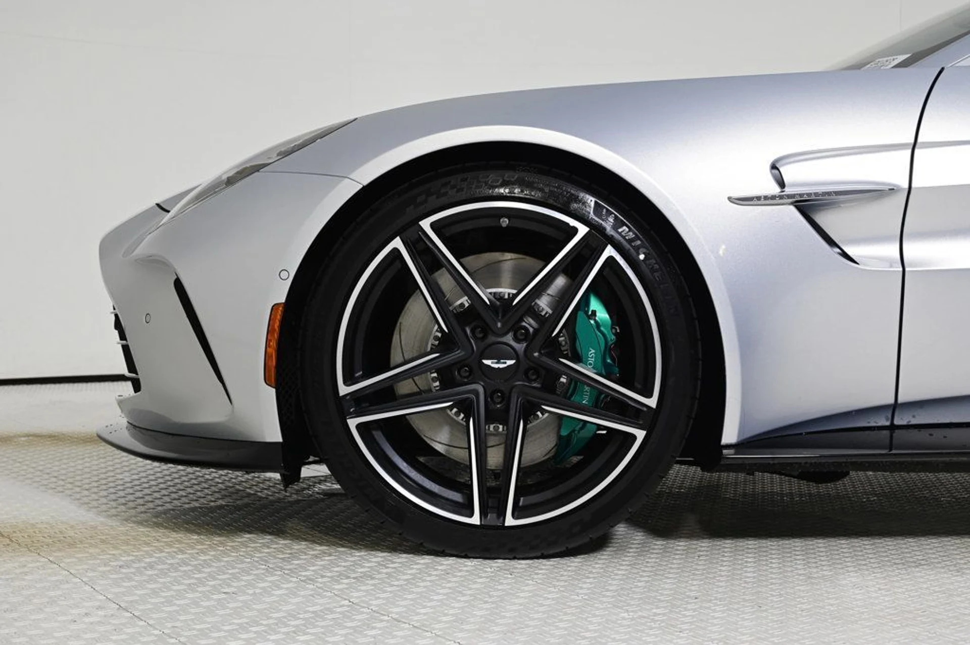 mph004_704002758_new_2026_aston_martin_vantage_11350_22933647_4_1024_44445c8d6d