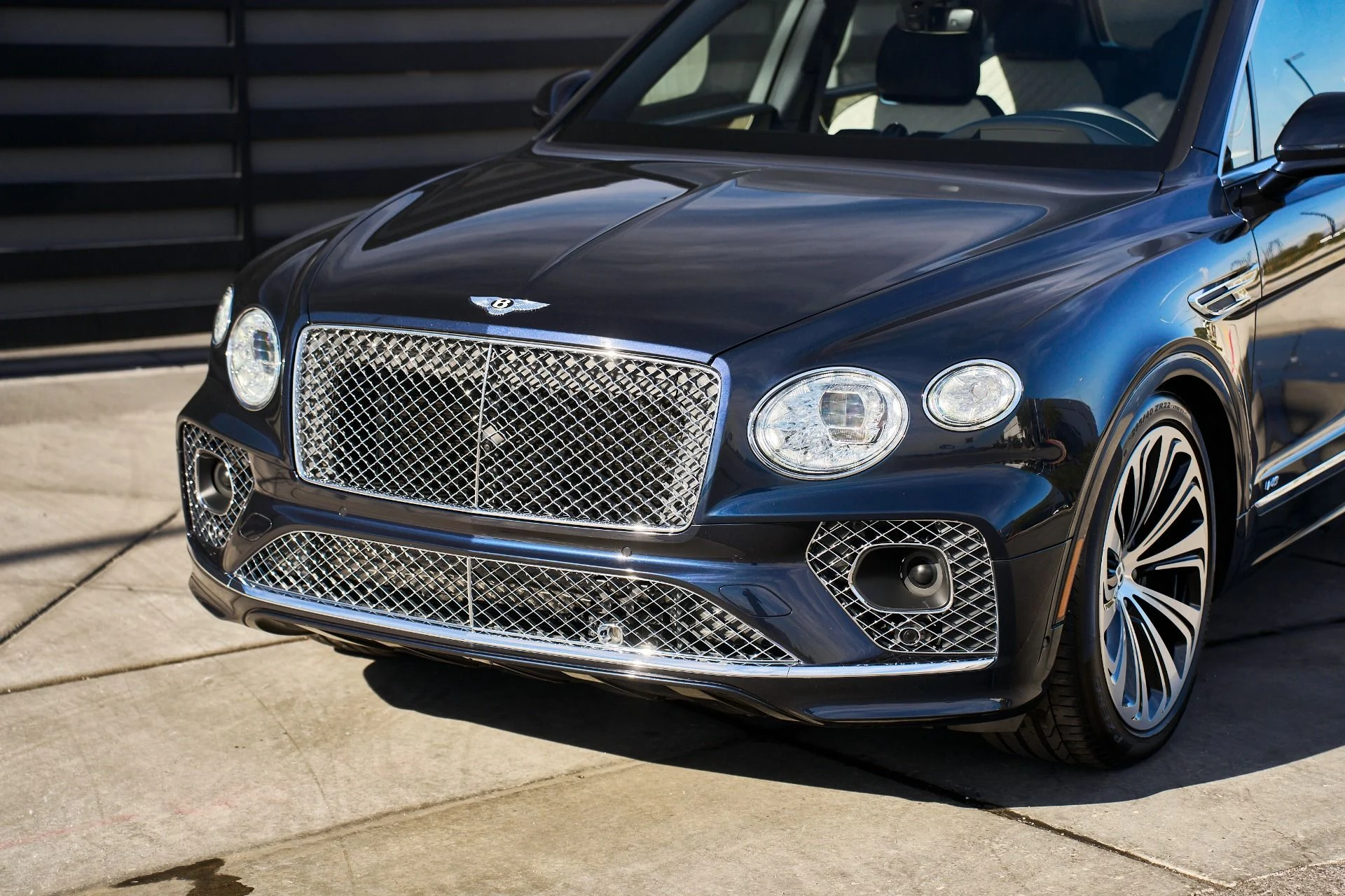 mph004_706541293_Used_2021_Bentley_Bentayga_V8_1764208954_19974c8aa0