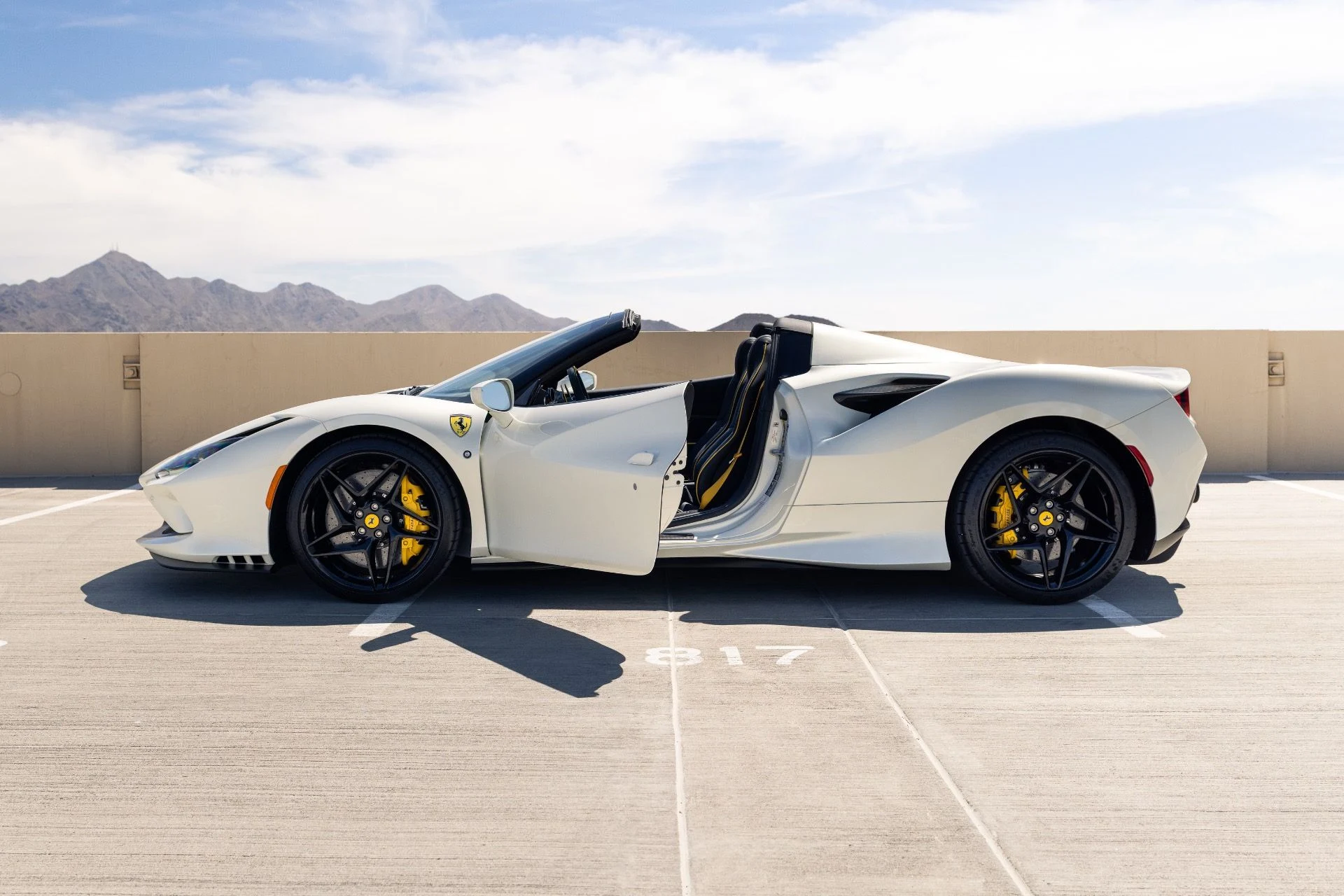 mph004_73521764_Used_2023_Ferrari_F8_Spider_1776809234_821de03094