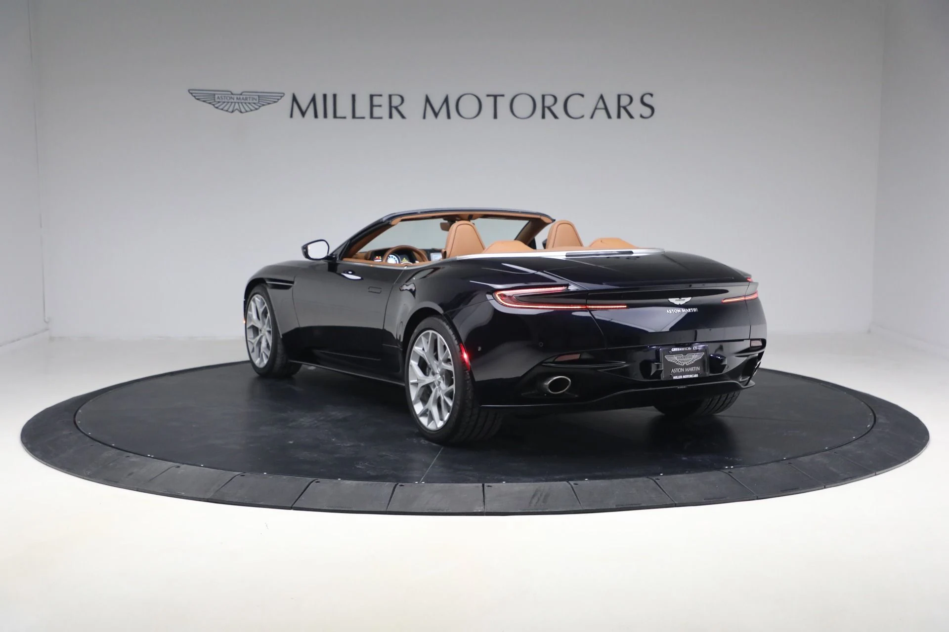 mph004_751553778_Used_2019_Aston_Martin_DB_11_Volante_1770764888_6c658f7d64
