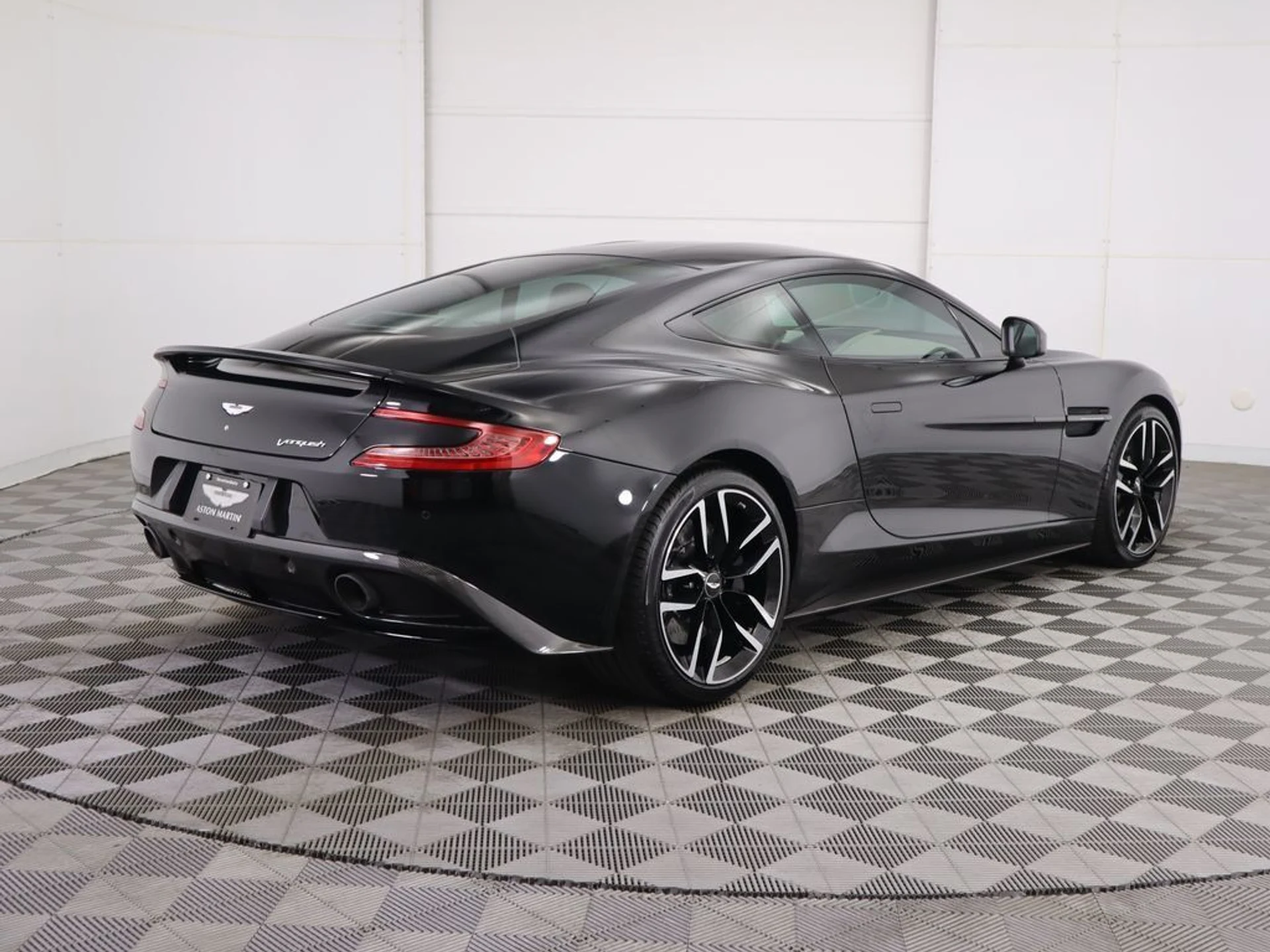 mph004_779782380_used_2015_aston_martin_vanquish_2drcoupe_8119_22944423_5_1024_f345f58149