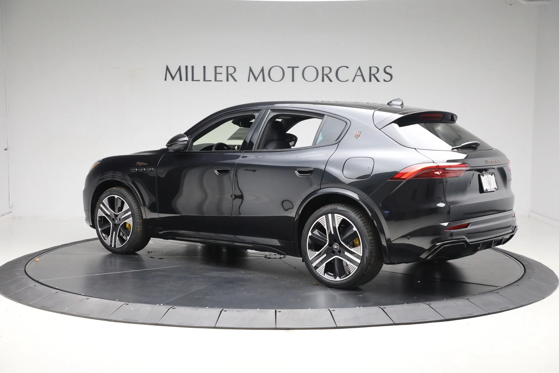 mph004_786418746_New_2025_Maserati_Grecale_Folgore_c8aa58d7fa