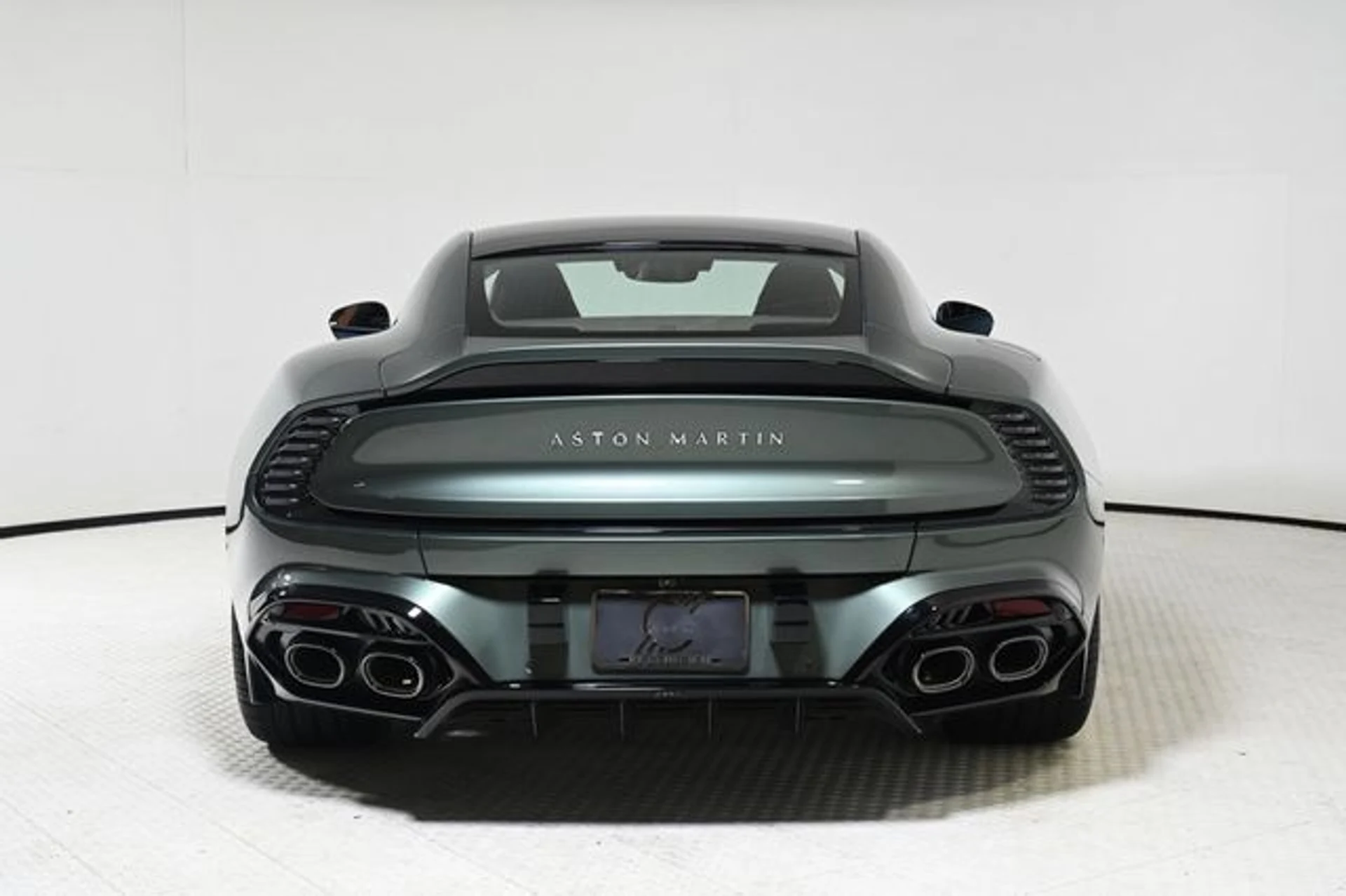 mph004_788613040_new_2025_aston_martin_vanquish_coupe_11350_22897480_4_640_f22a30dcd7