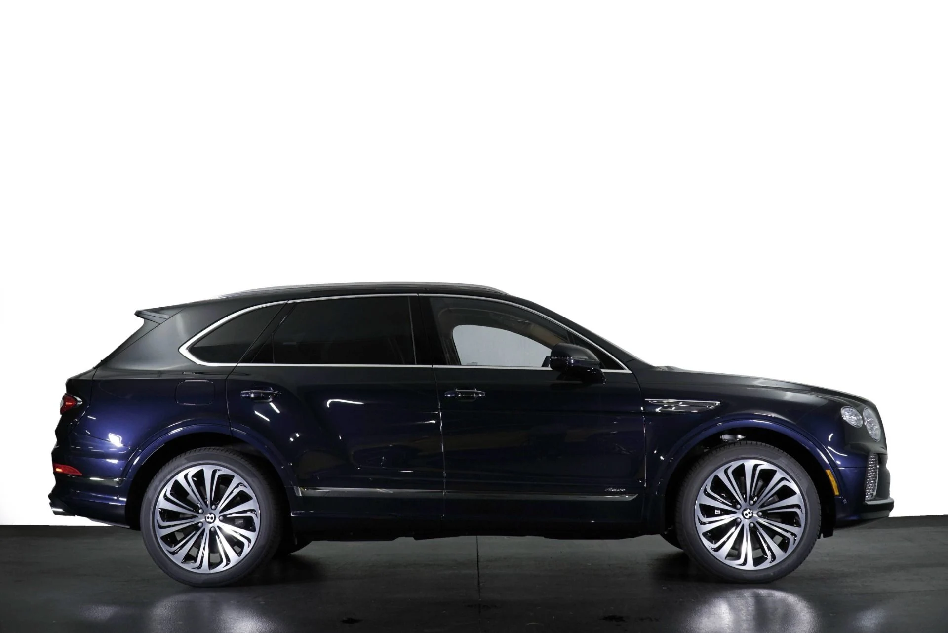 mph004_789650756_New_2025_Bentley_Bentayga_Azure_1765905550_890bfba238