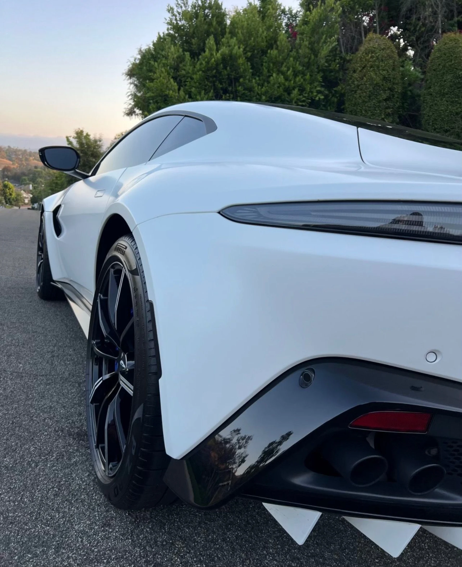 mph004_815517702_Used_2021_Aston_Martin_Vantage_1753290753_9c1752687c