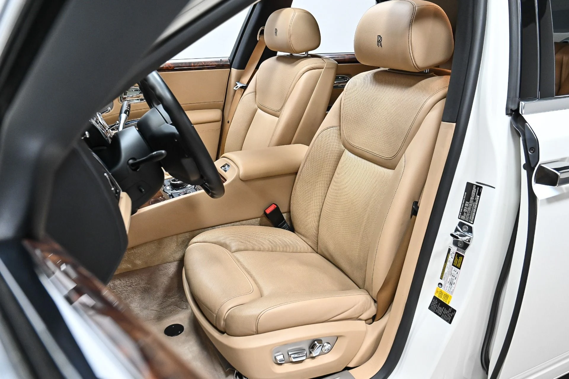 mph004_818452899_Used_2017_Rolls_Royce_Ghost_1749695060_6b8c24d5ec