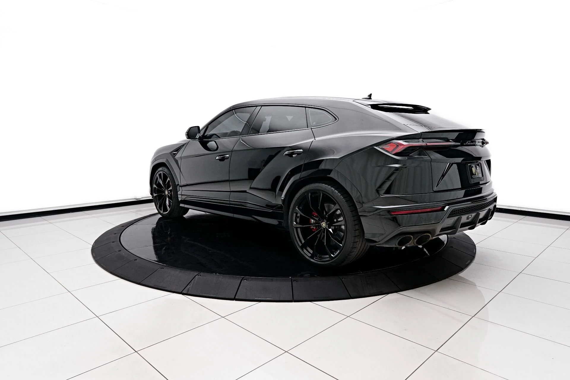 mph004_818602220_Used_2021_Lamborghini_Urus_1706838711_f84c6aeff6