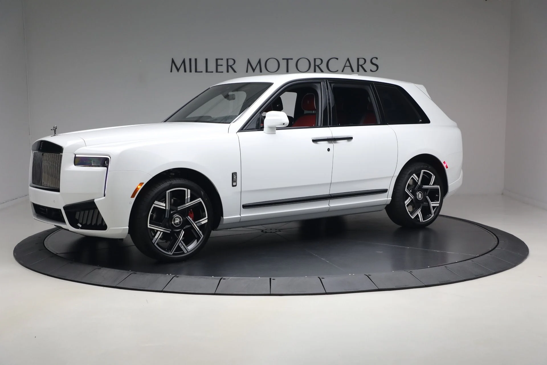 mph004_822129796_New_2027_Rolls_Royce_Black_Badge_Cullinan_97d4441478