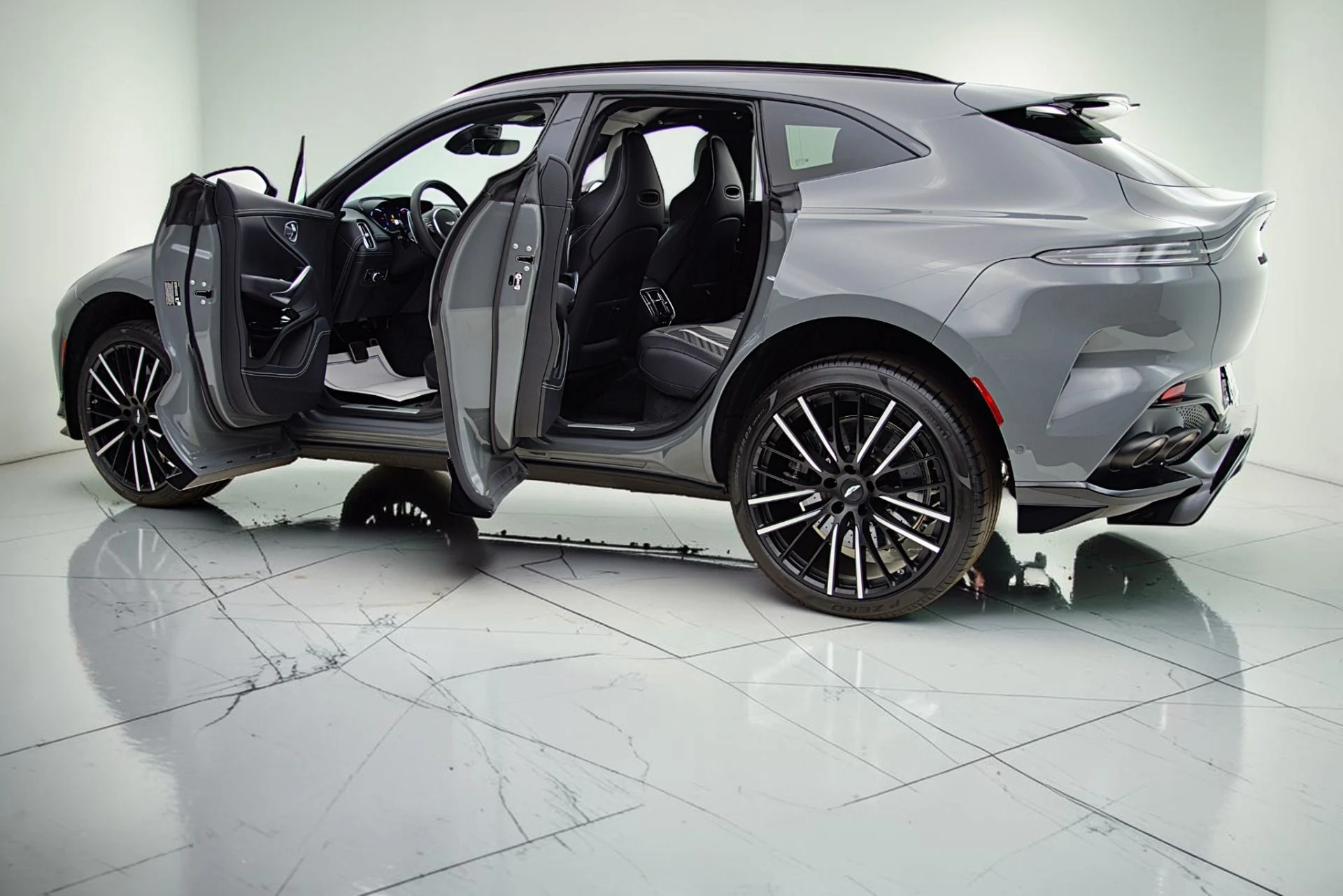 mph004_827824616_Used_2023_Aston_Martin_DBX_707_31b9fb213e