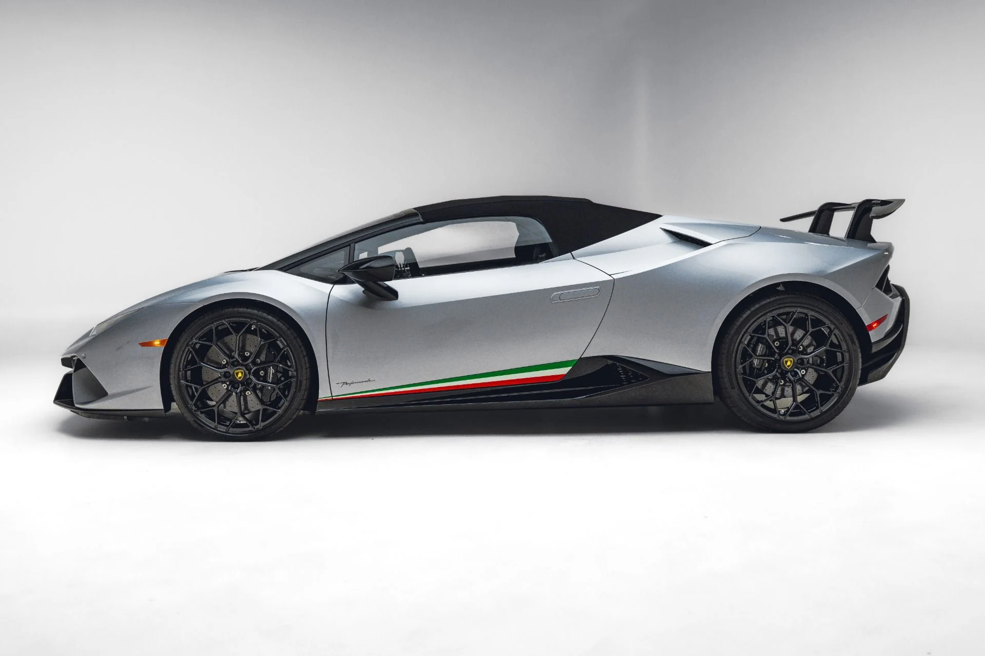 mph004_8424494_Used_2019_Lamborghini_Huracan_LP_640_4_Performante_Spyder_1781799607_63bfebaa82